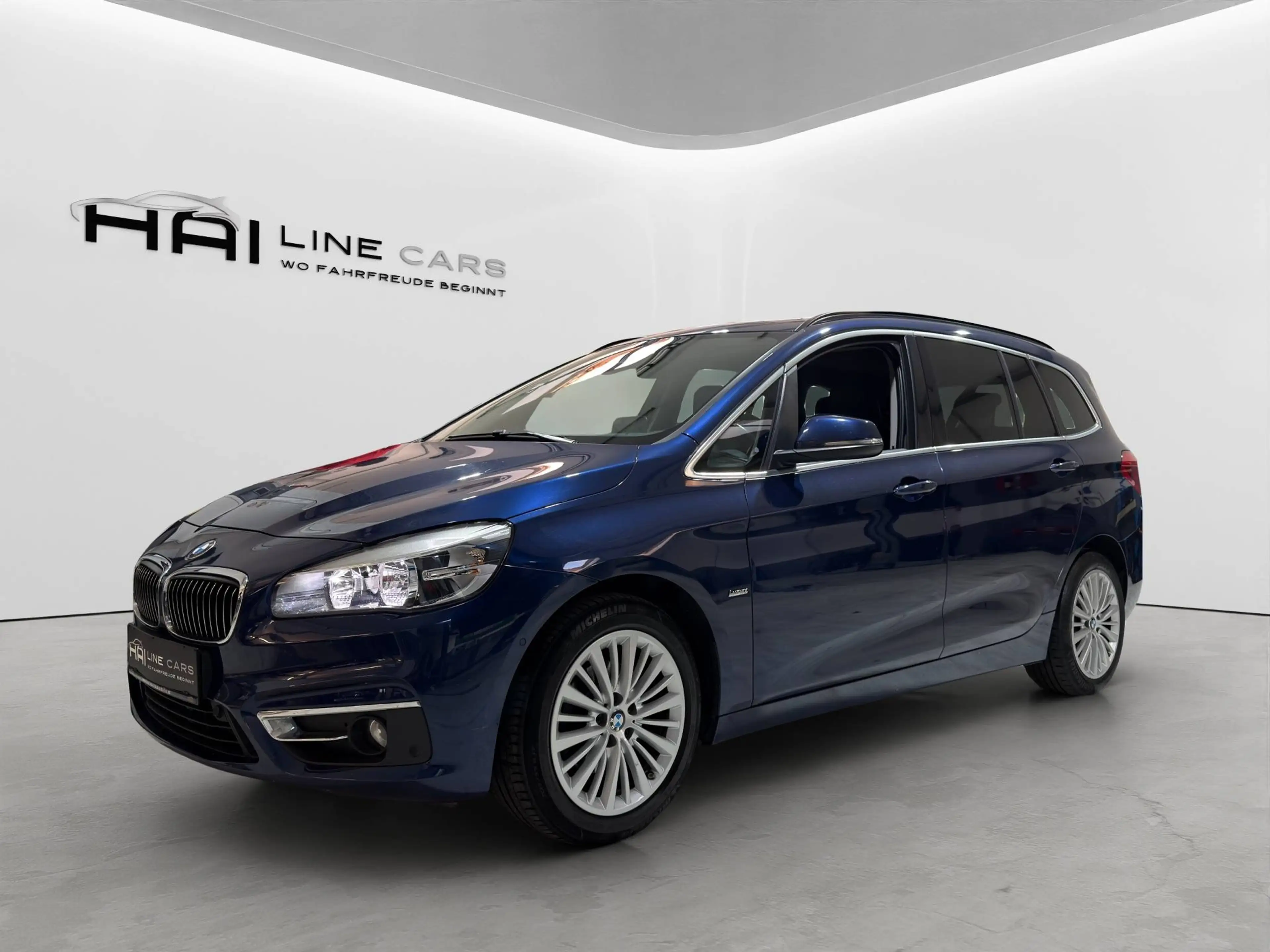 BMW 216 216 d Luxury Line | Kamera | AHK | PANO | 7 Sitze | PDC | DAP |
