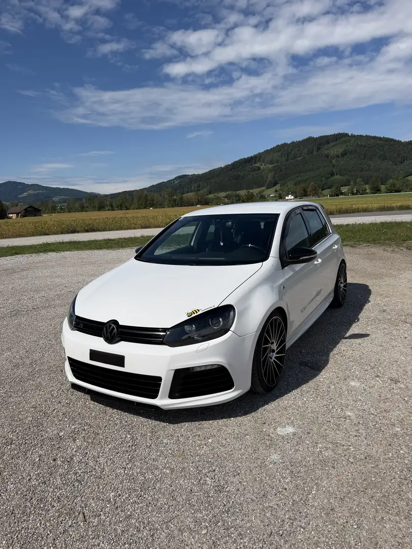 Volkswagen Golf R - 1
