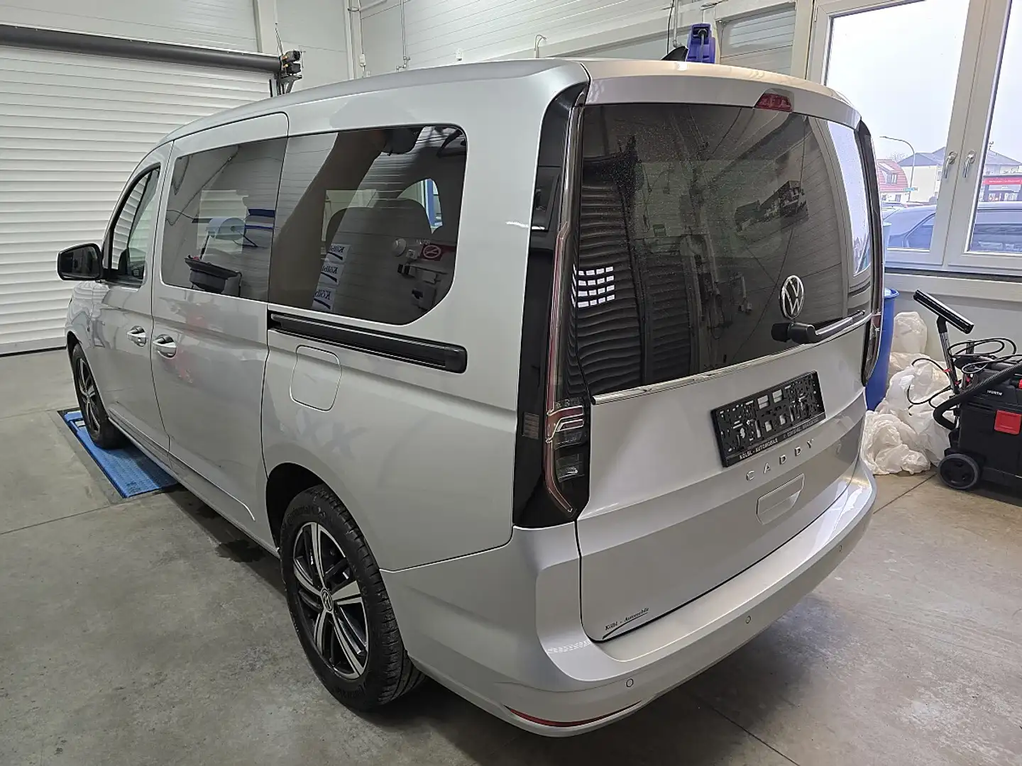 Volkswagen Caddy Maxi 2,0 TDI Style DSG Grau - 2