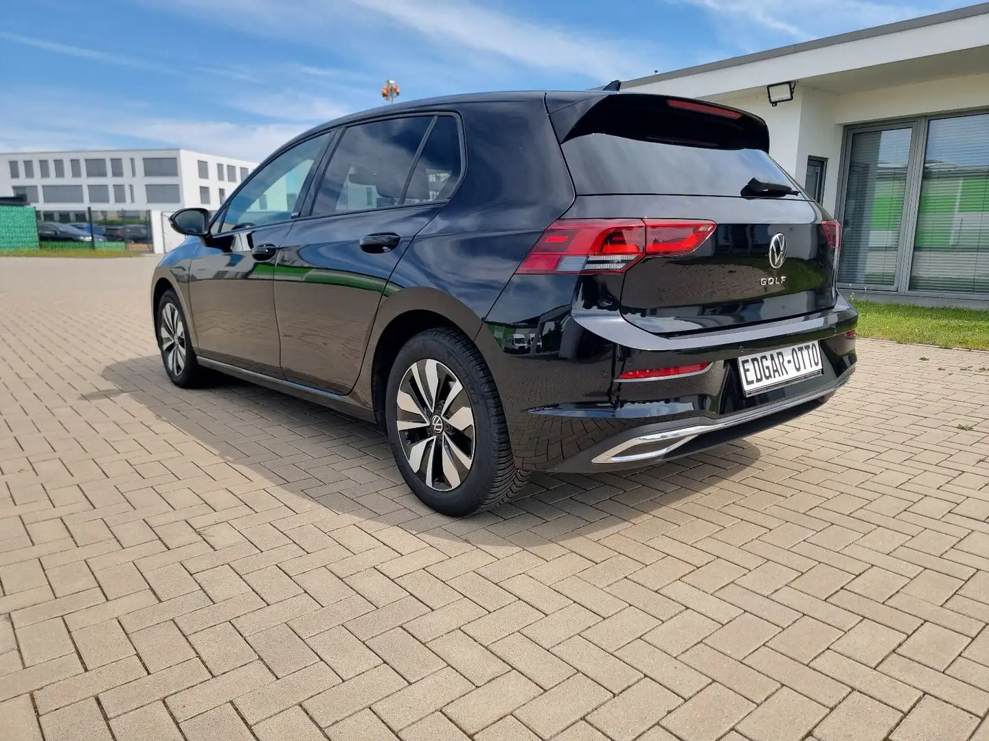 Volkswagen Golf VIII Lim. Move LED ACC PDC Schwarz - 2