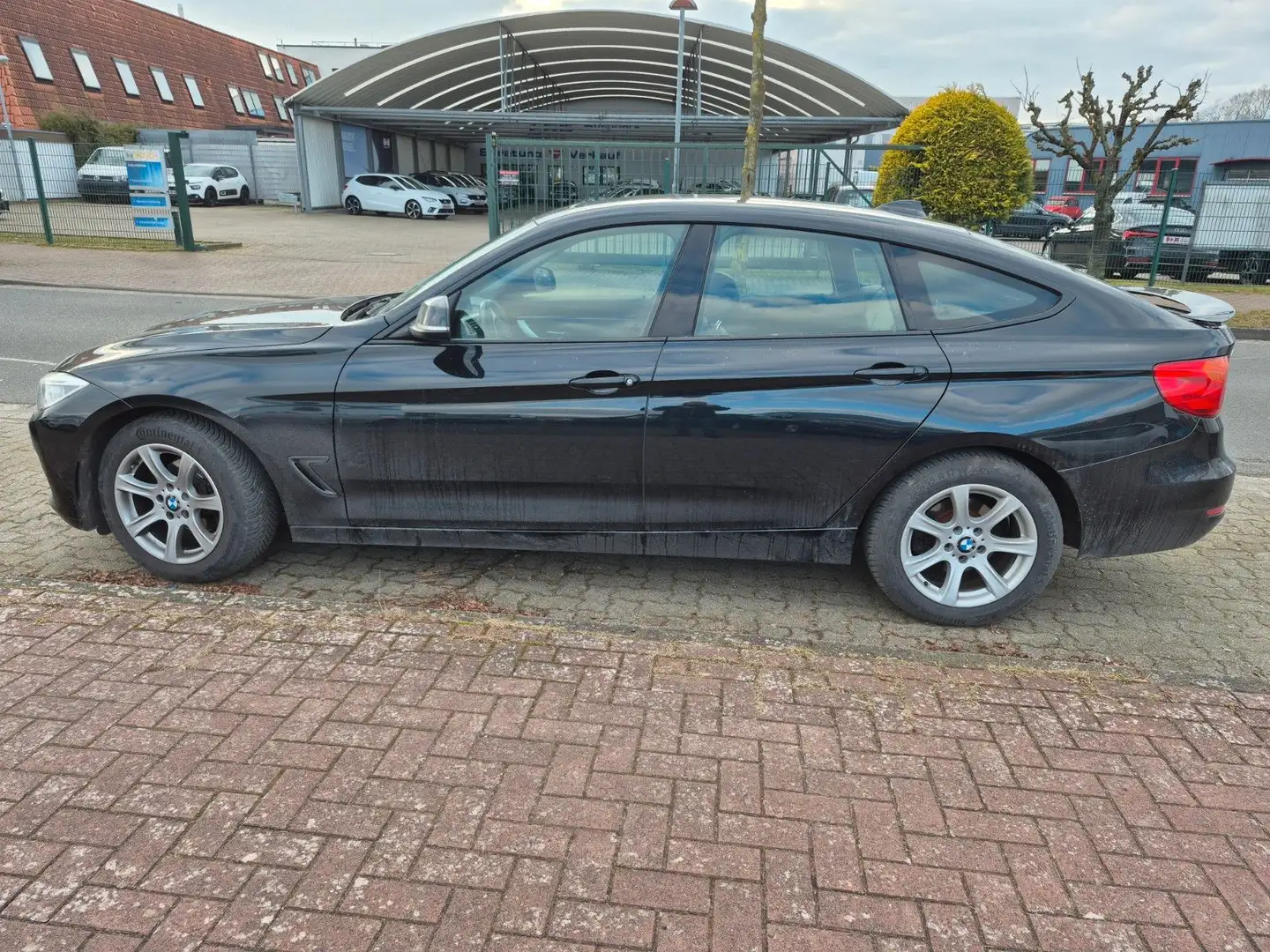 BMW 318 Leder Navi Kamera Bi-Xenon Noir - 2