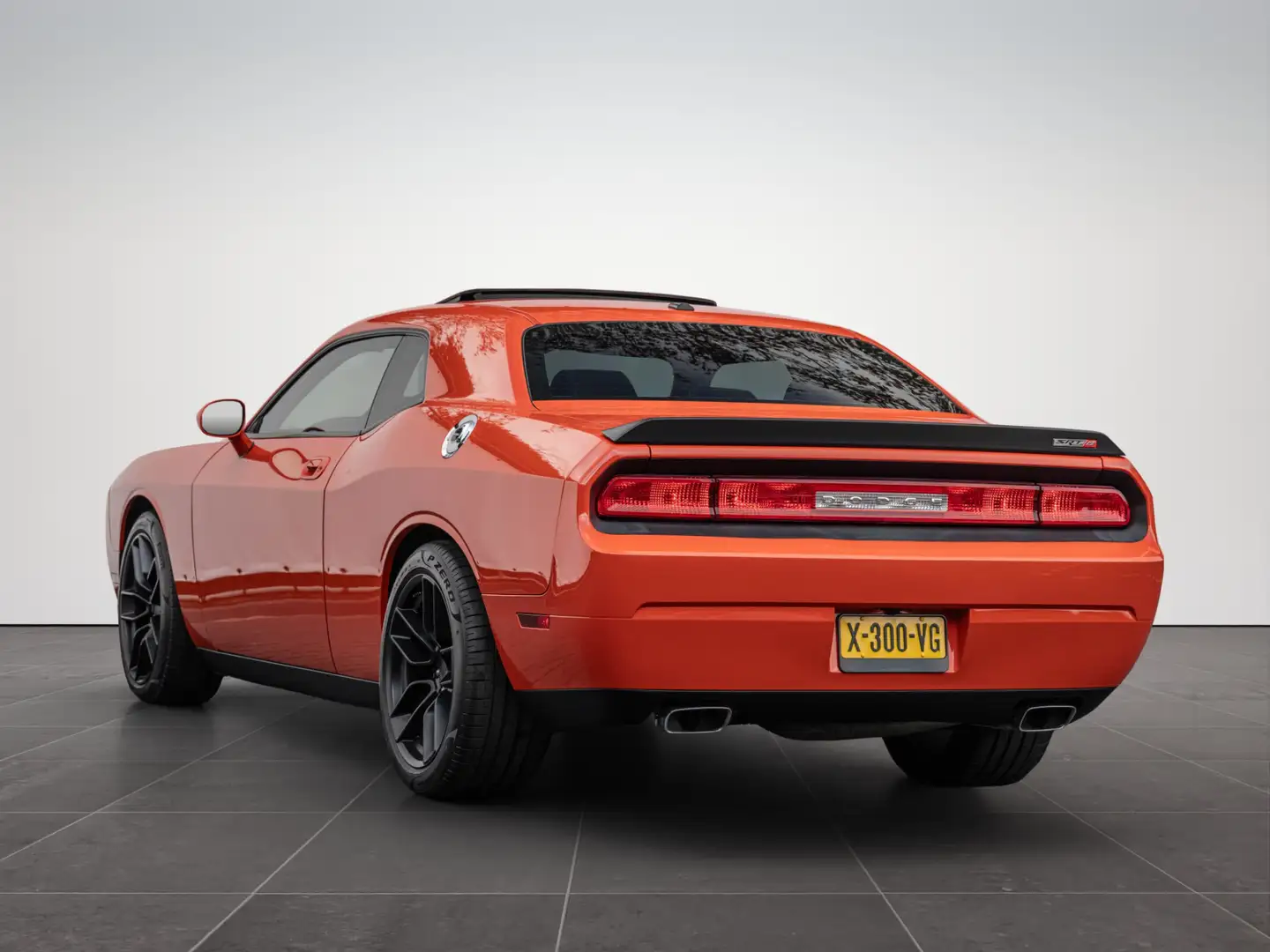 Dodge Challenger SRT8 HEMI 6.1 V8 432pk Oranje - 2