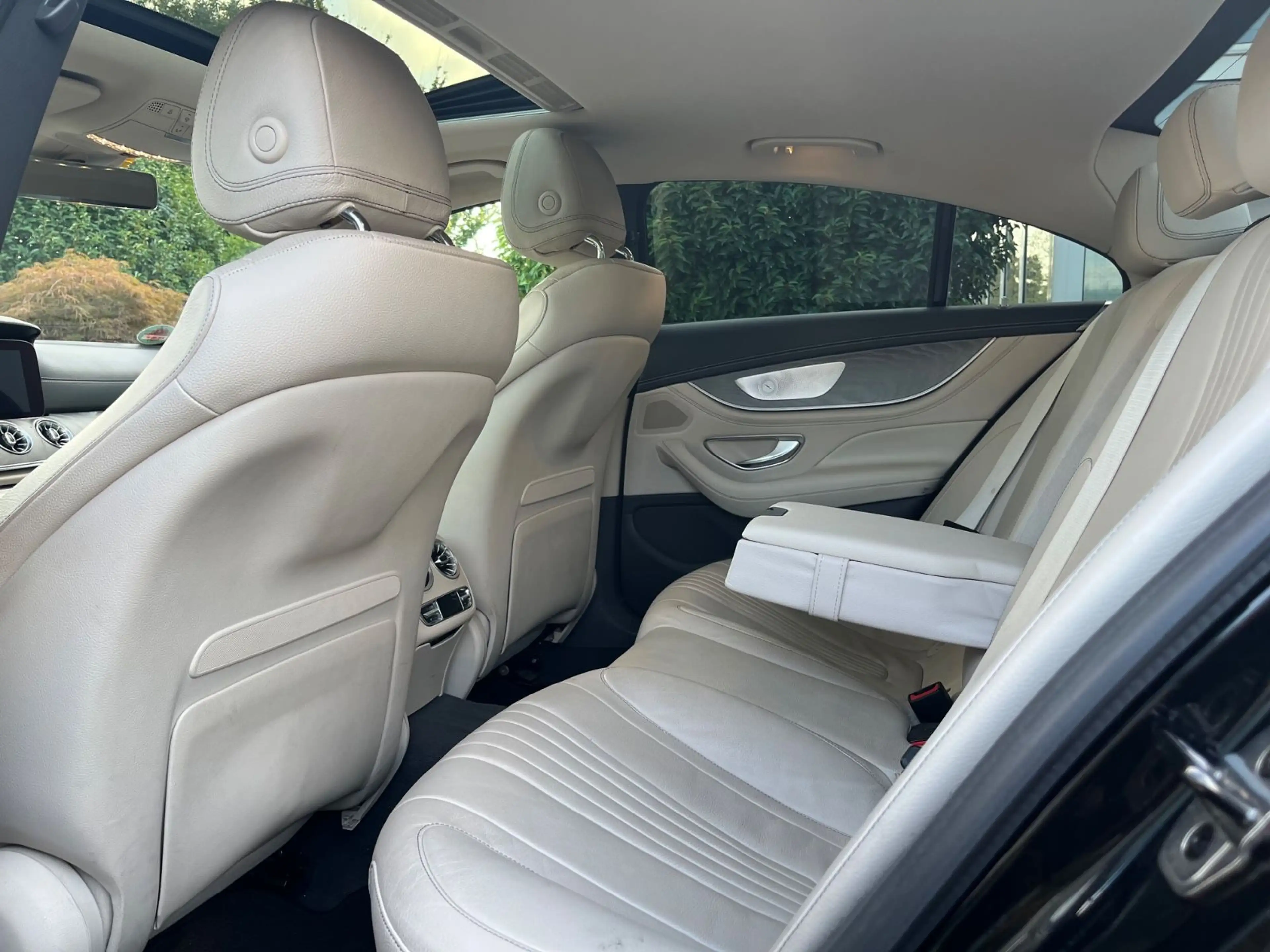 Mercedes-Benz CLS 400 d 4Matic AMG Line — photo 11