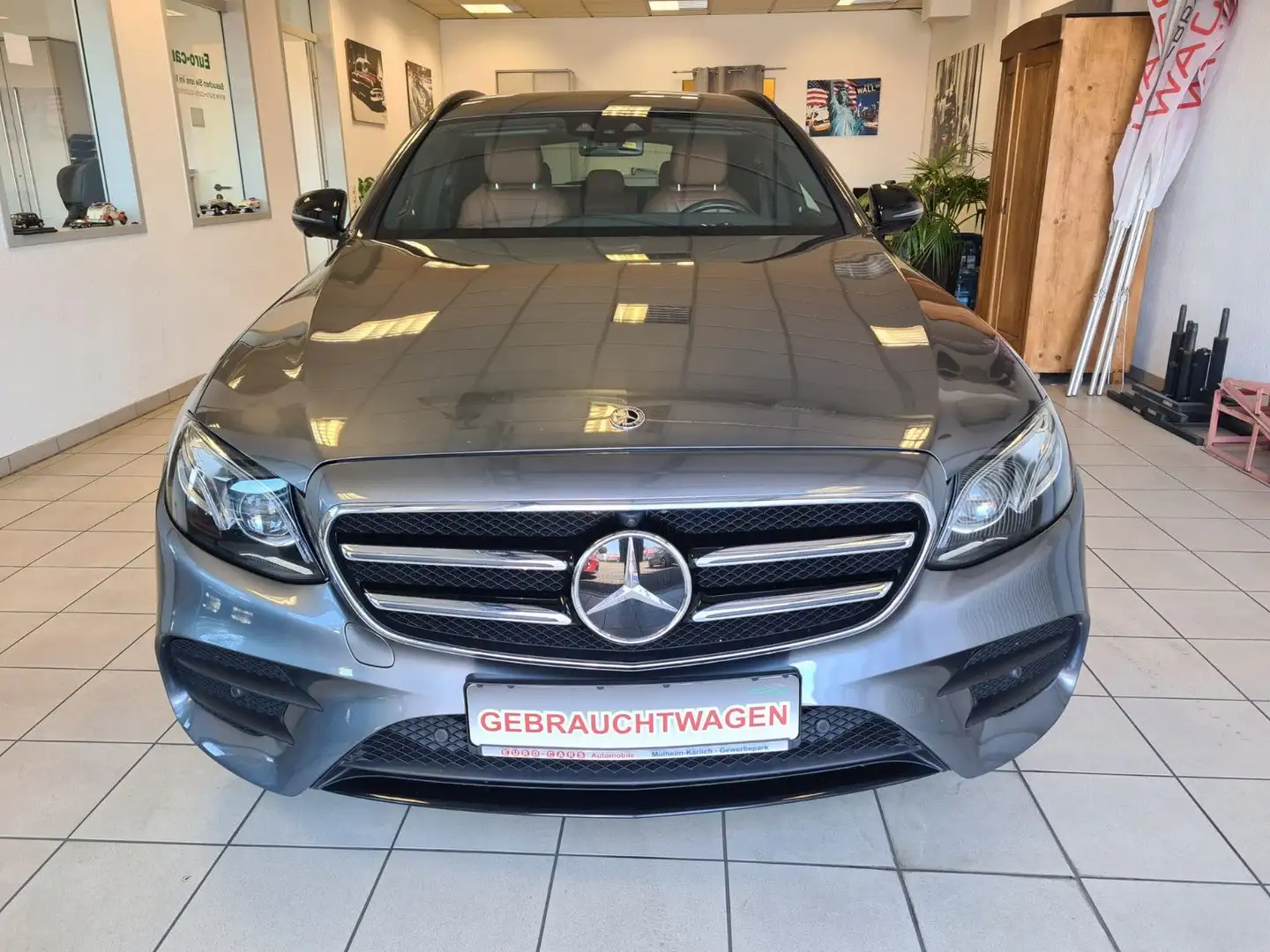Mercedes-Benz E 400 T-Modell 4Matic/ Multibeam / AHK / AMG Grau - 2