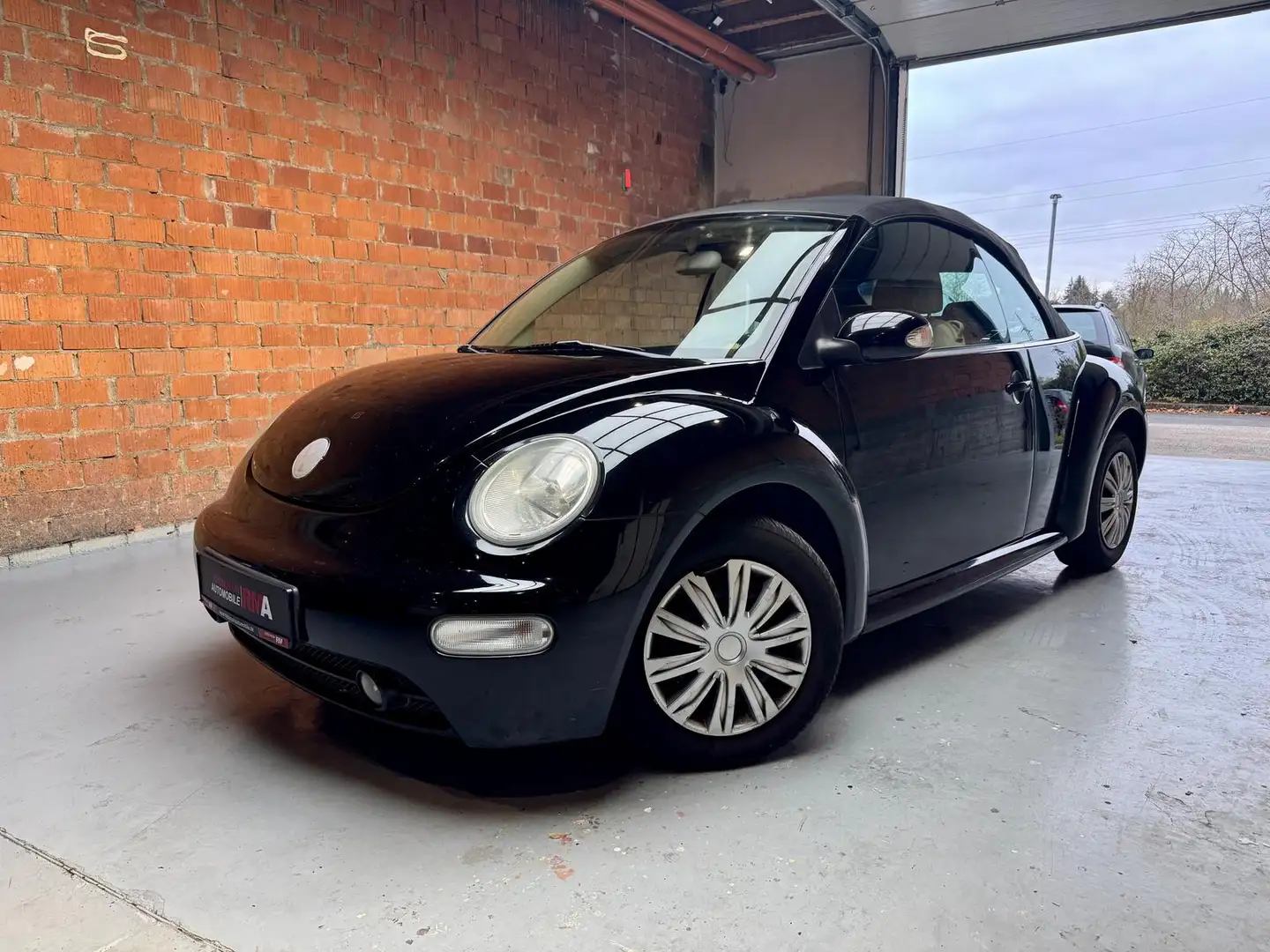 Volkswagen New Beetle Cabriolet 1.6+ KLIMA+PDC+TÜV-NEU+ Чорний - 1