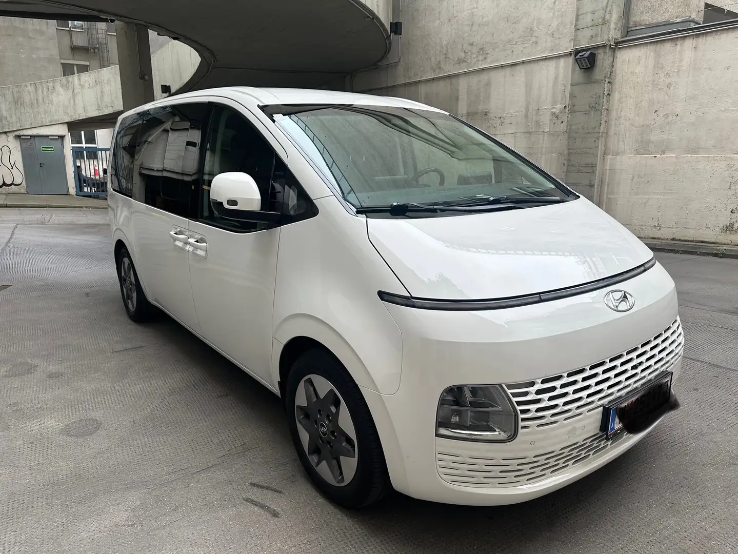 Hyundai STARIA Bus 2,2 CRDi Trend Line 4WD DCT Aut. Weiß - 1