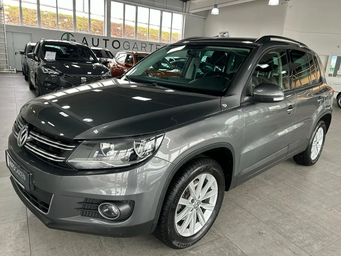 Volkswagen Tiguan *Navi*Leder*Automatik*Tempomat*PDC Gris - 1