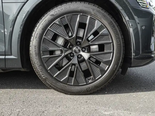 Audi Q8 E-Tron view 7