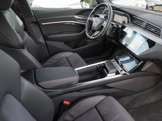 Audi Q8 E-Tron view 8