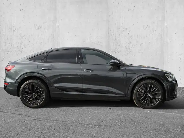 Audi Q8 E-Tron view 5