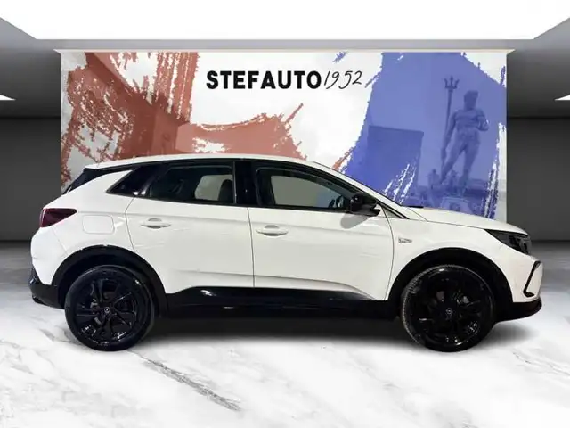 Opel Grandland view 3