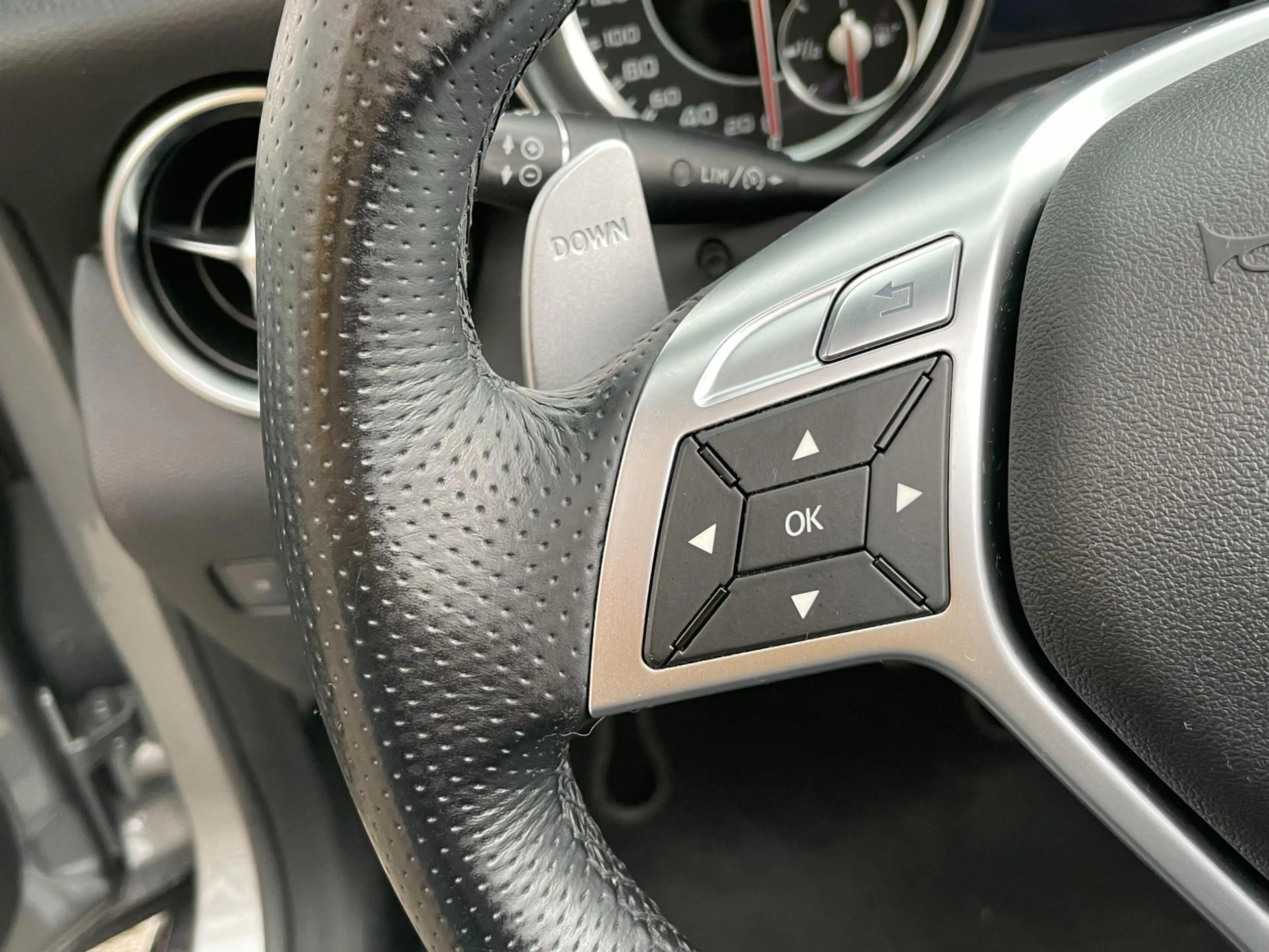 Mercedes-Benz SLK 55 AMG MAGIC SKY / NAPPA / ILS / HARMAN — photo 32
