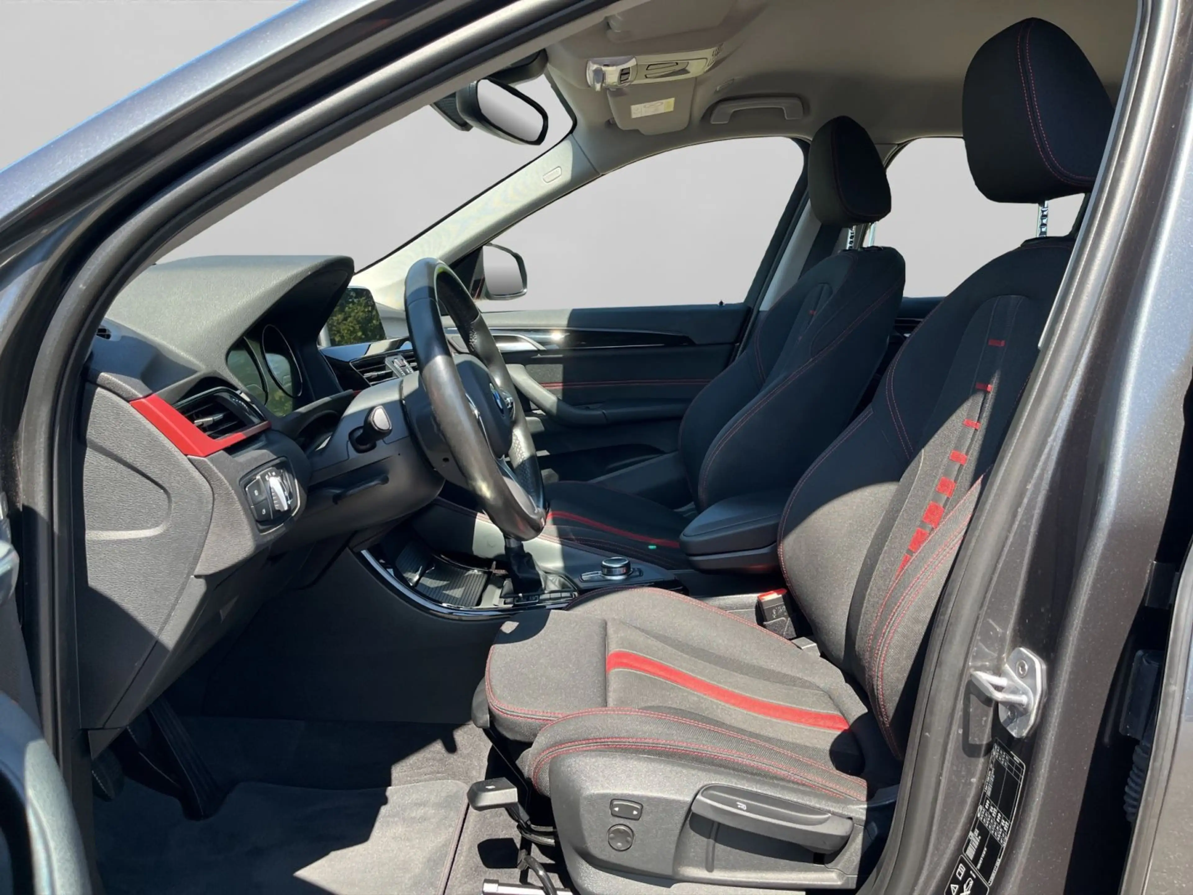 BMW X1 xDrive 18d Sport Line AHK+Navi+LED+Kamera — photo 12