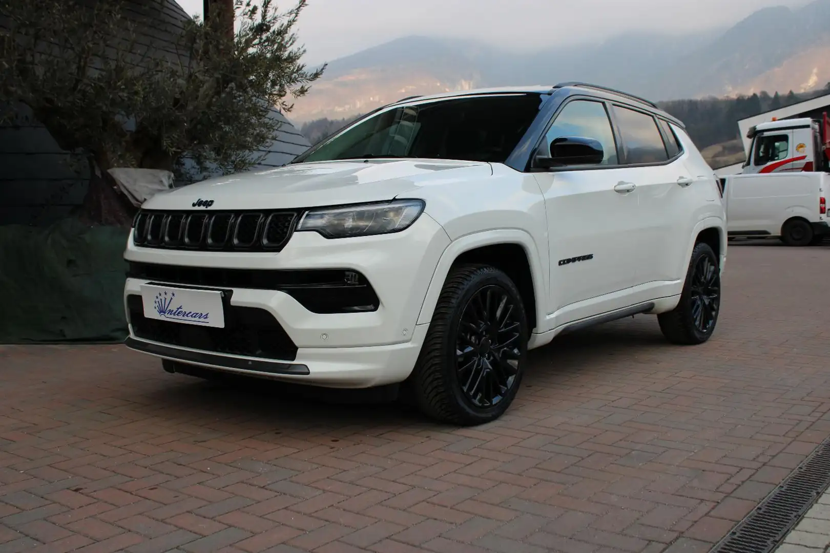 Jeep Compass 1.3 Turbo T4 240cv PHEV AT6 4xe S Weiß - 2