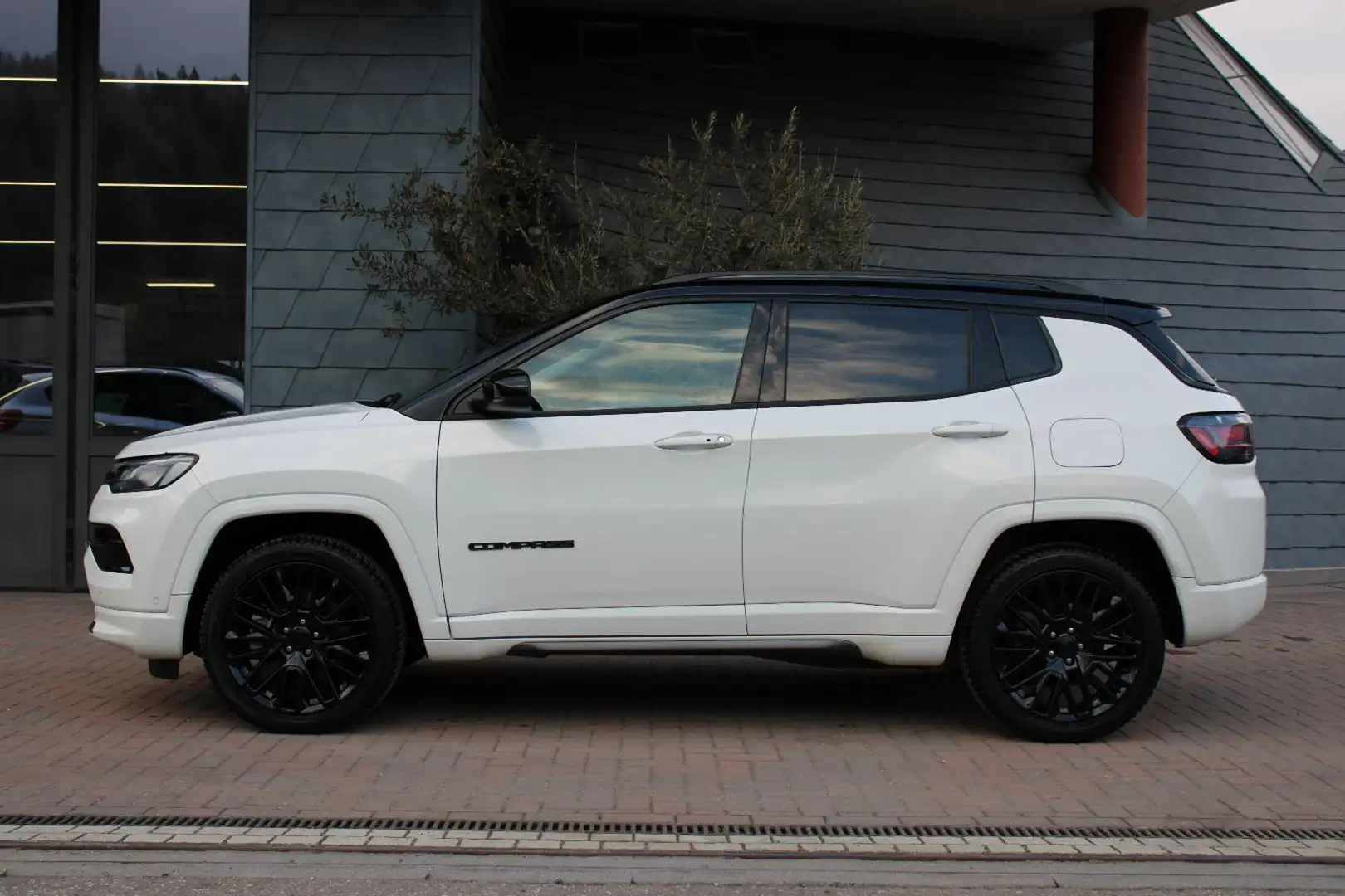 Jeep Compass 1.3 Turbo T4 240cv PHEV AT6 4xe S Weiß - 1