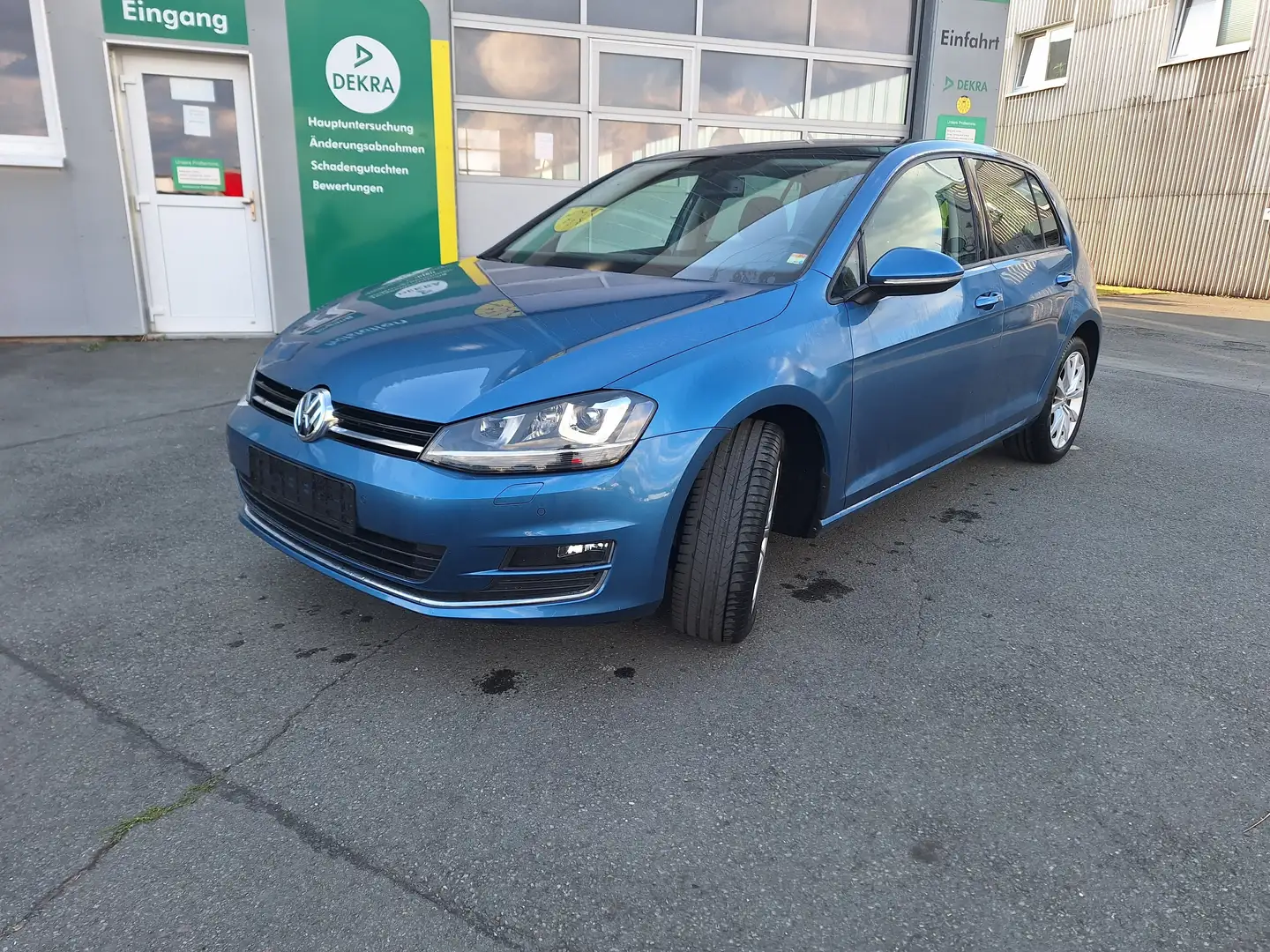 Volkswagen Golf 1.4 TSI BlueMotion Comfortline Schiebedach Navi Blau - 1