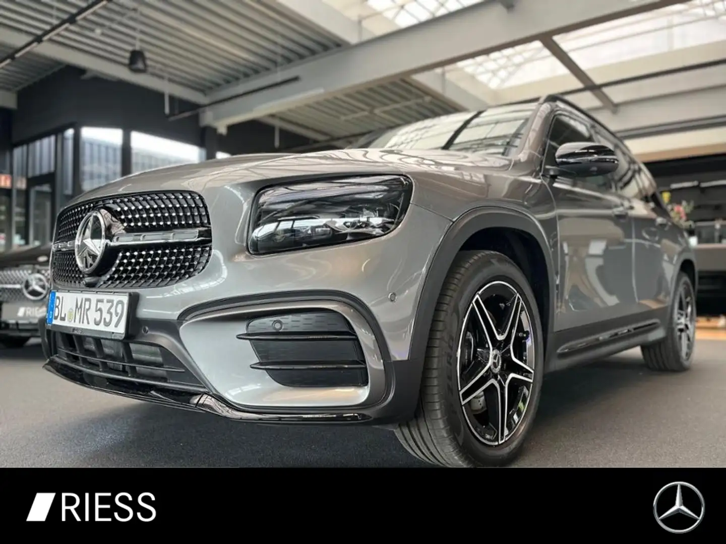 Mercedes-Benz GLB 220 d 4M AMG+AHK+PANO+MULTIBEAM+DISTRONIC+19 Grau - 1