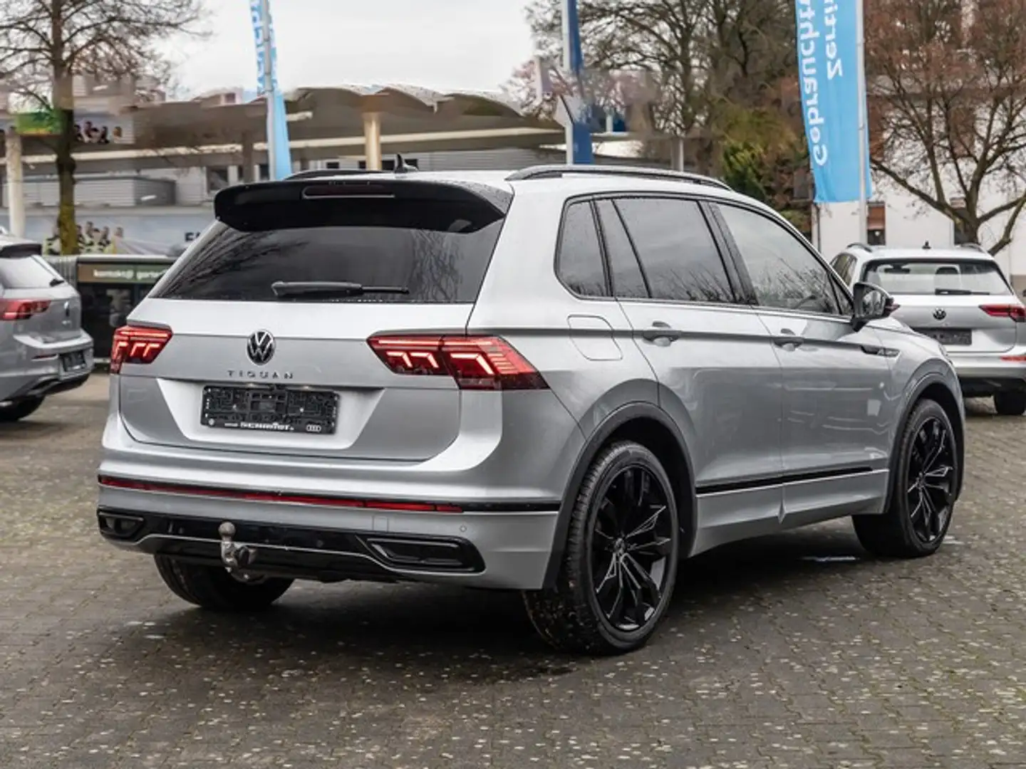 Volkswagen Tiguan 2.0 TDI DSG R-Line AHK ACC LED NAVI R.KAMERA Silber - 2