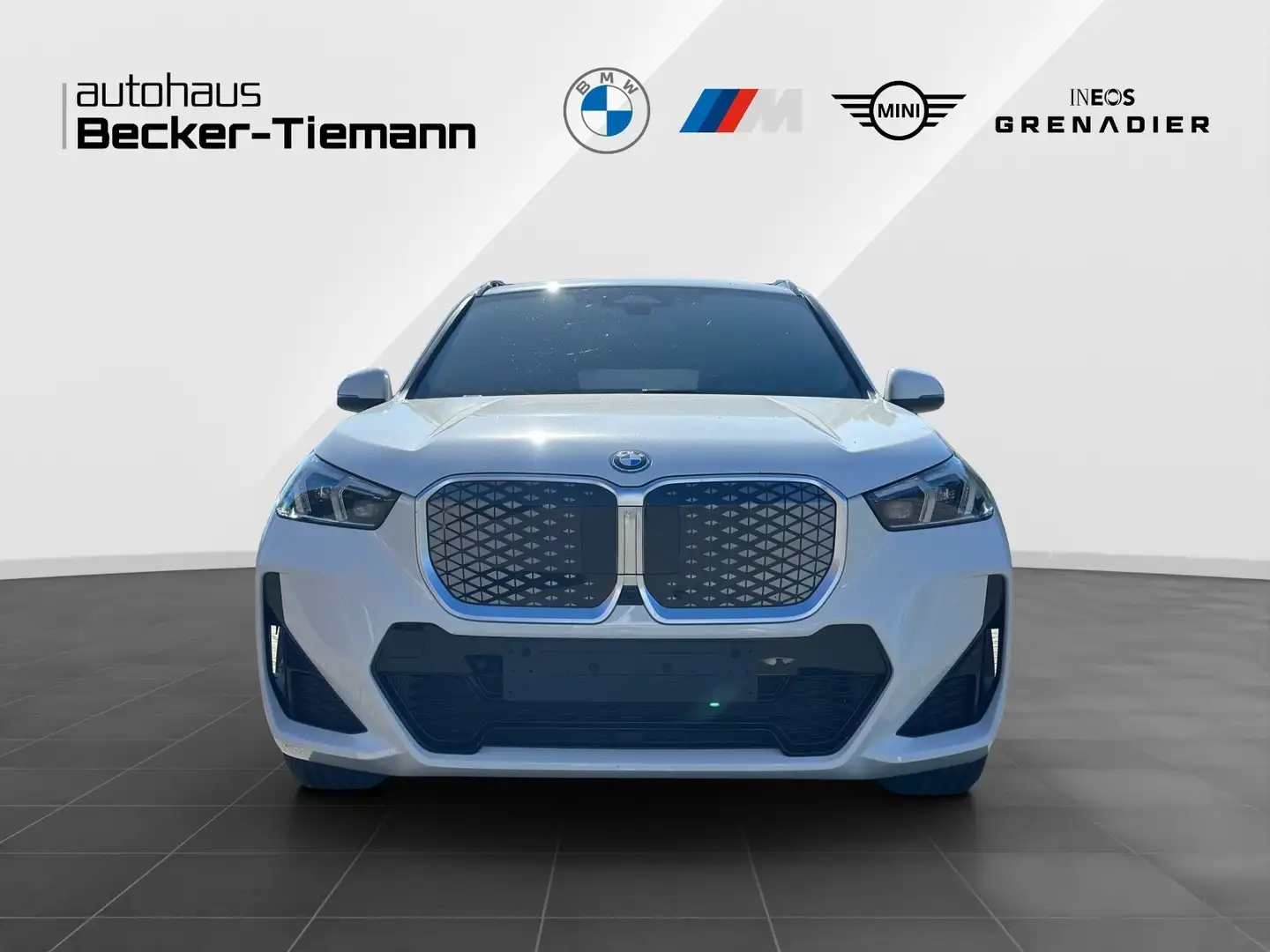 BMW iX1 eDrive20 M Sportpaket - UPE 59.790,00 € #exclusive Wit - 2