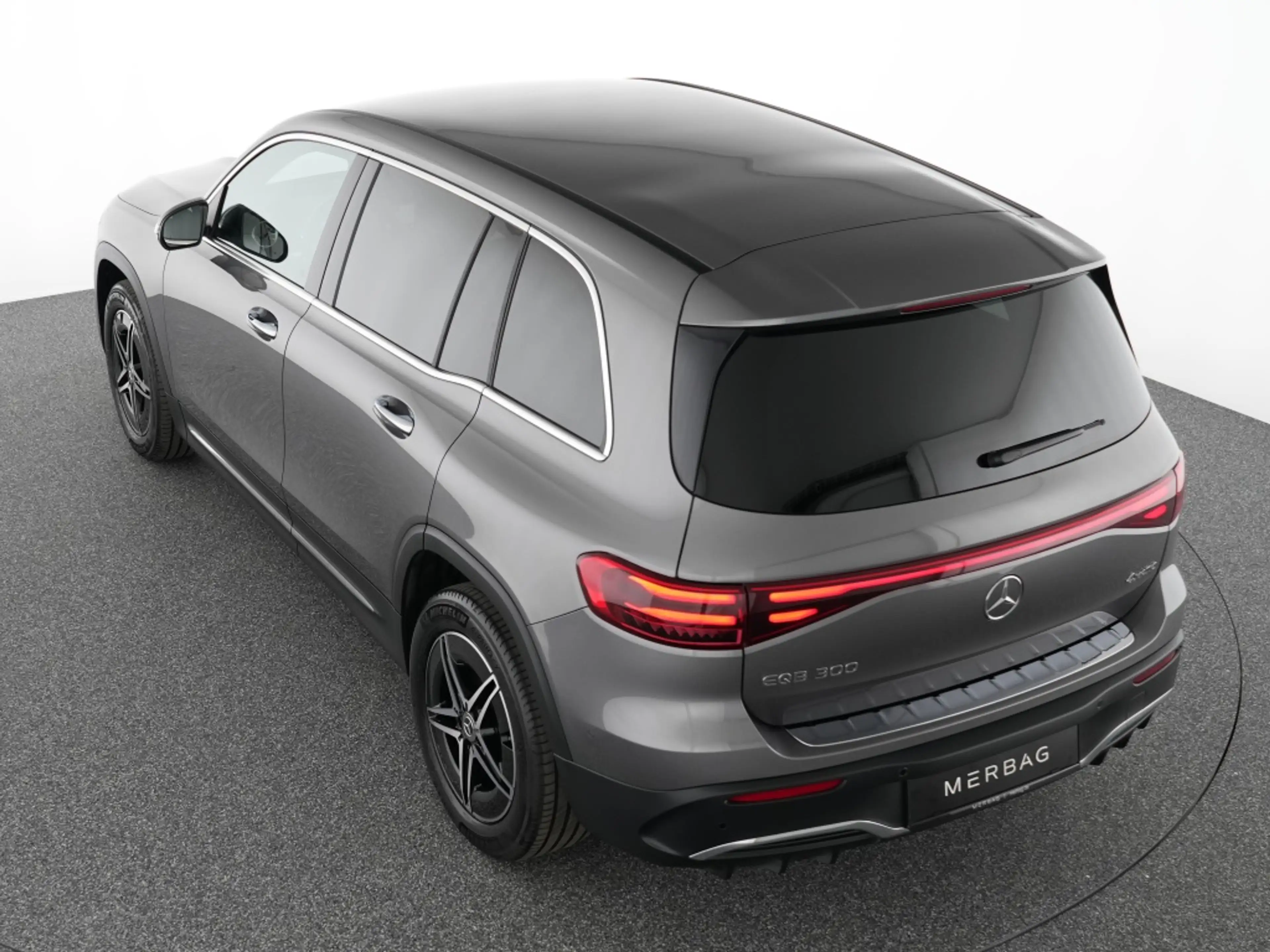 Mercedes-Benz EQB 300 4M AMG 360° HUD Premium Winter Keyless — photo 11