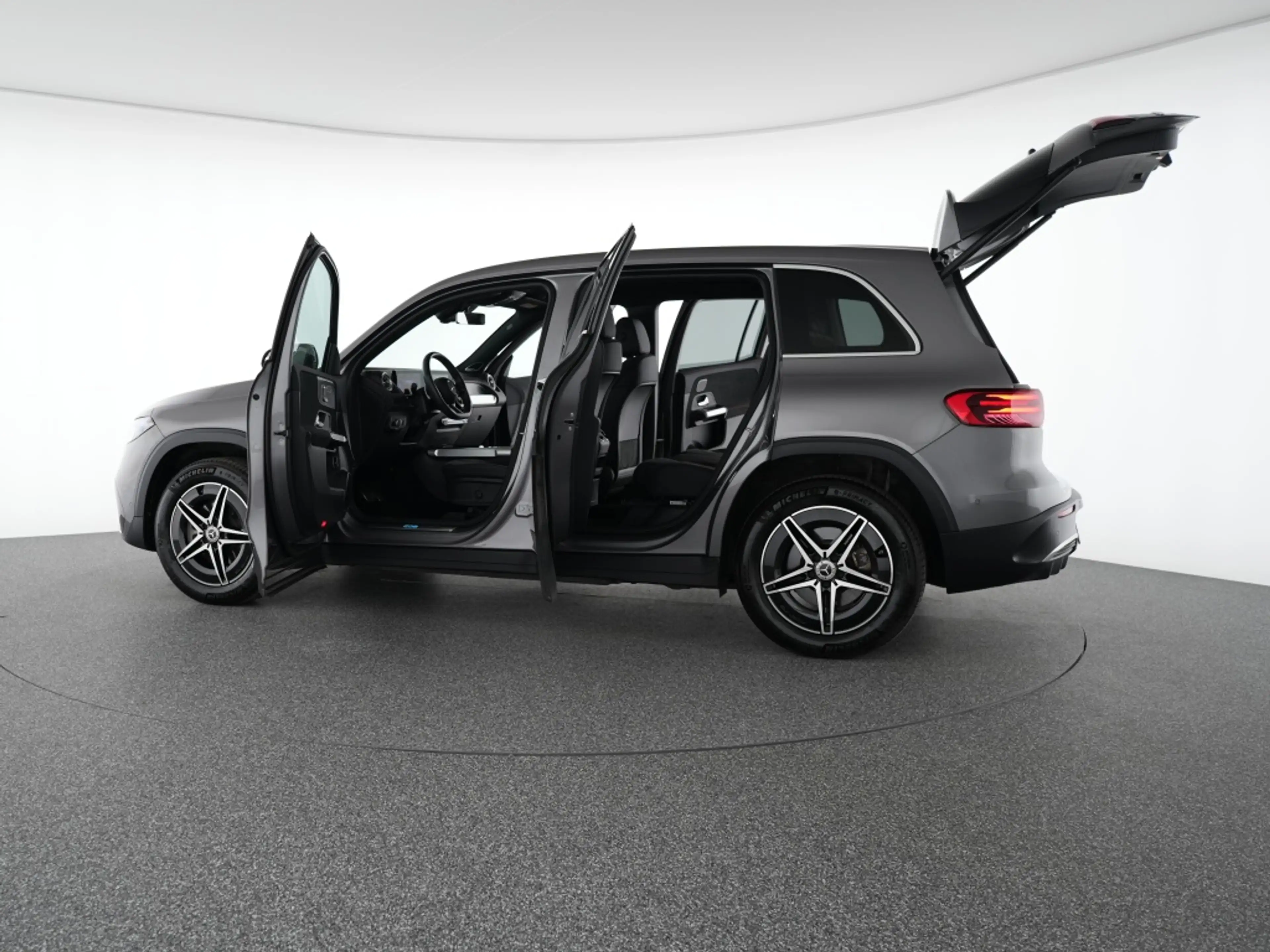 Mercedes-Benz EQB 300 4M AMG 360° HUD Premium Winter Keyless — photo 14