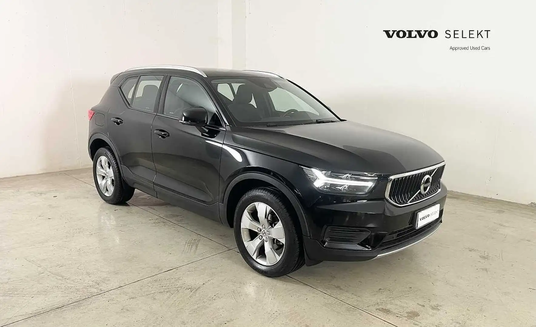 Volvo XC40 Momentum Pro, T2 automatico Micro Hybrid Noir - 1