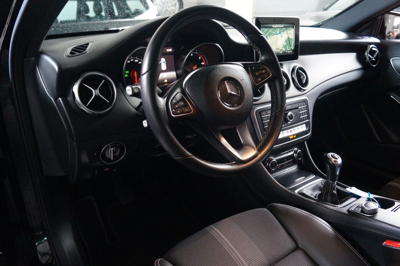 Mercedes-Benz GLA 180 CDI / d*T.LEDER*NAVI*PDC*SH* — photo 11