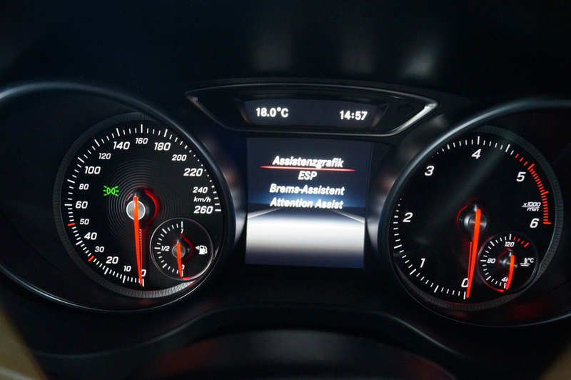 Mercedes-Benz GLA 180 CDI / d*T.LEDER*NAVI*PDC*SH* — photo 10