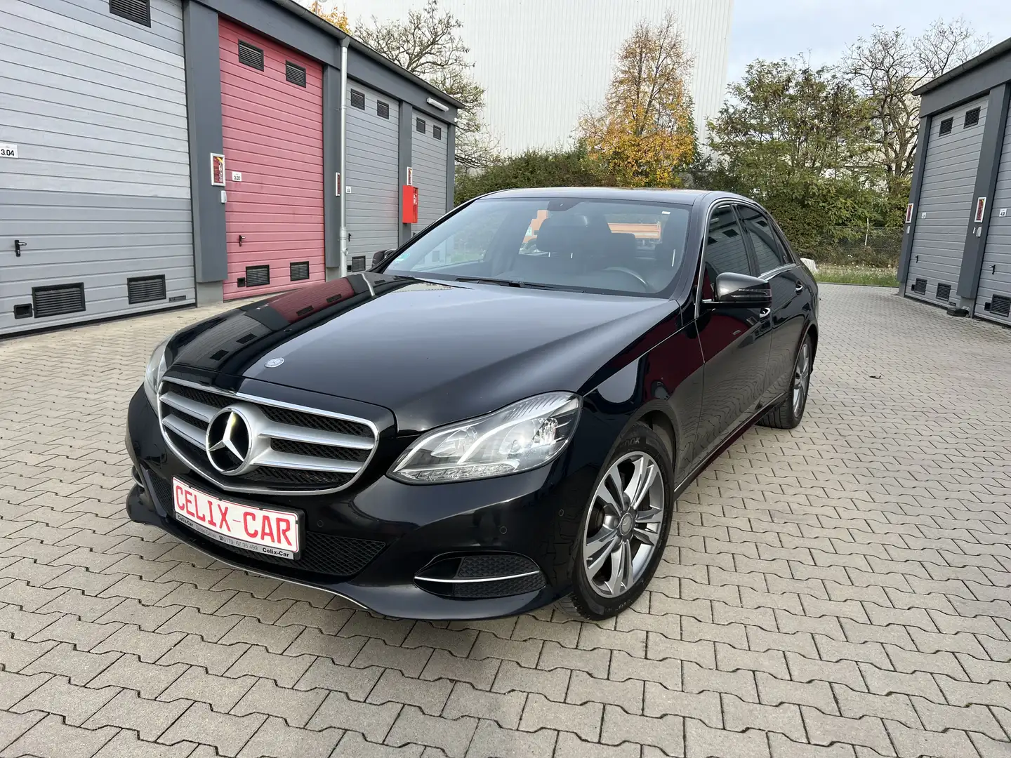 Mercedes-Benz E 200 E 200 BlueTec/LED/Navi/PDC/Avantgarde Noir - 1