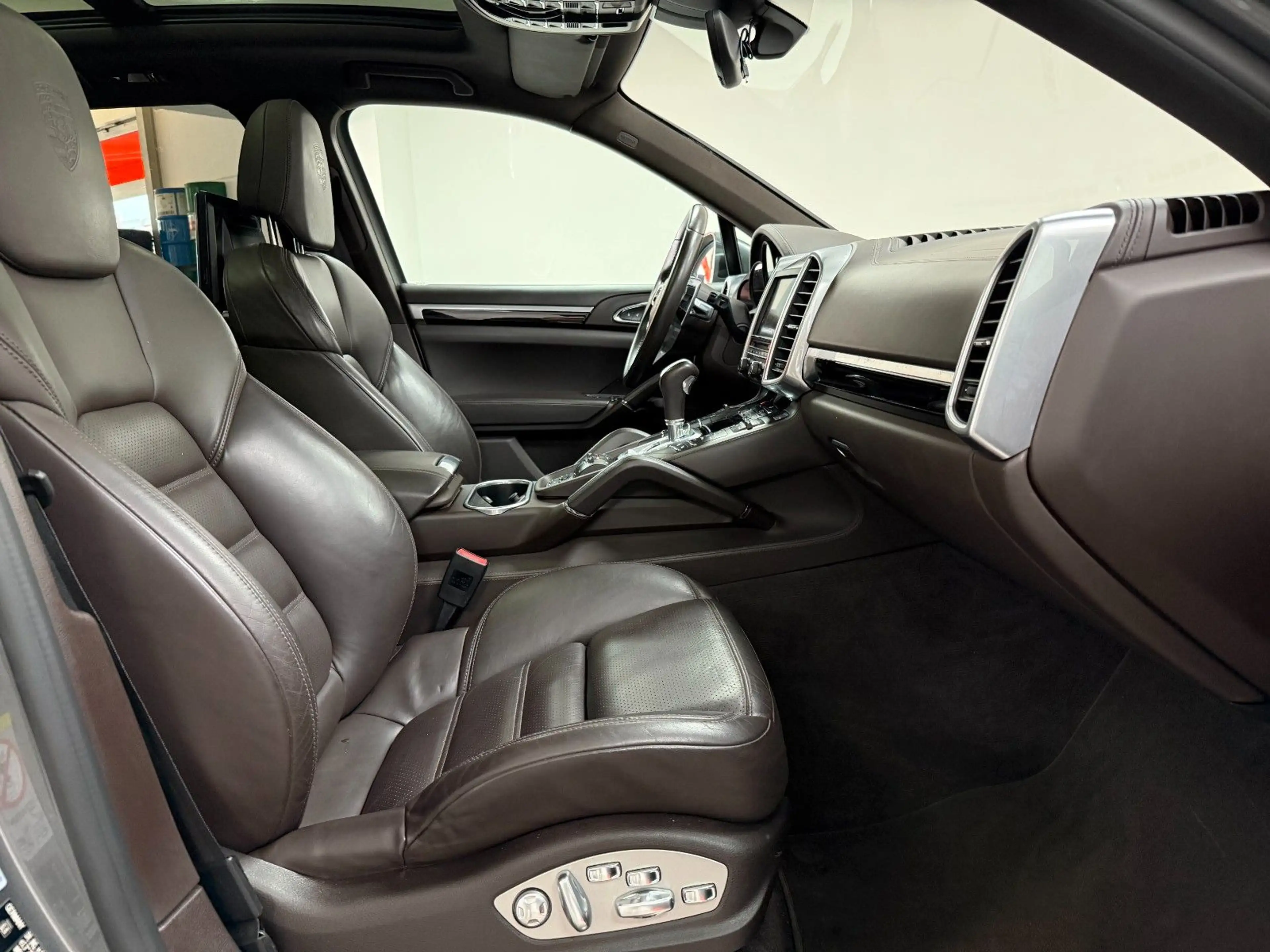 Porsche Cayenne S Diesel — photo 11
