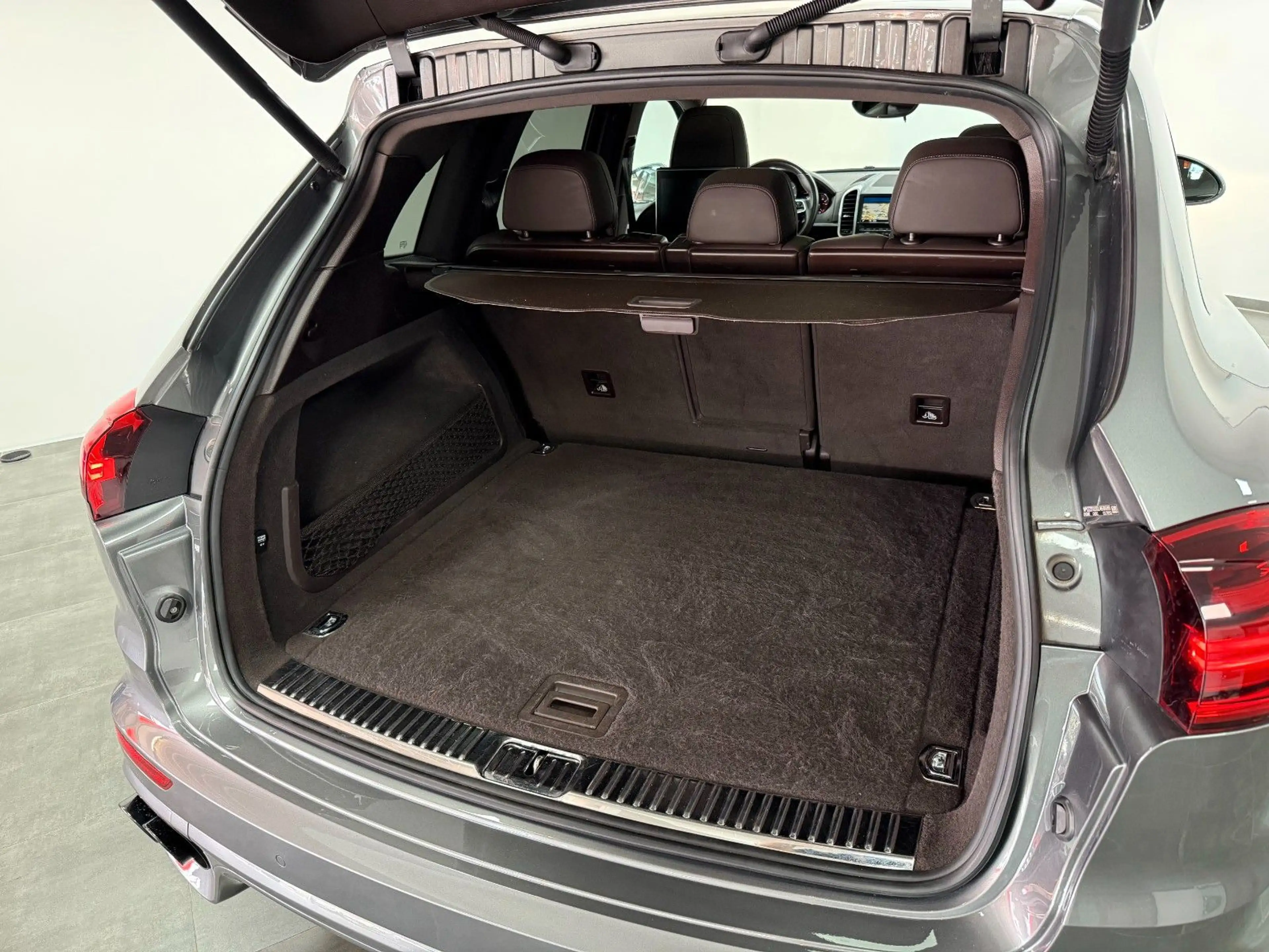 Porsche Cayenne S Diesel — photo 14
