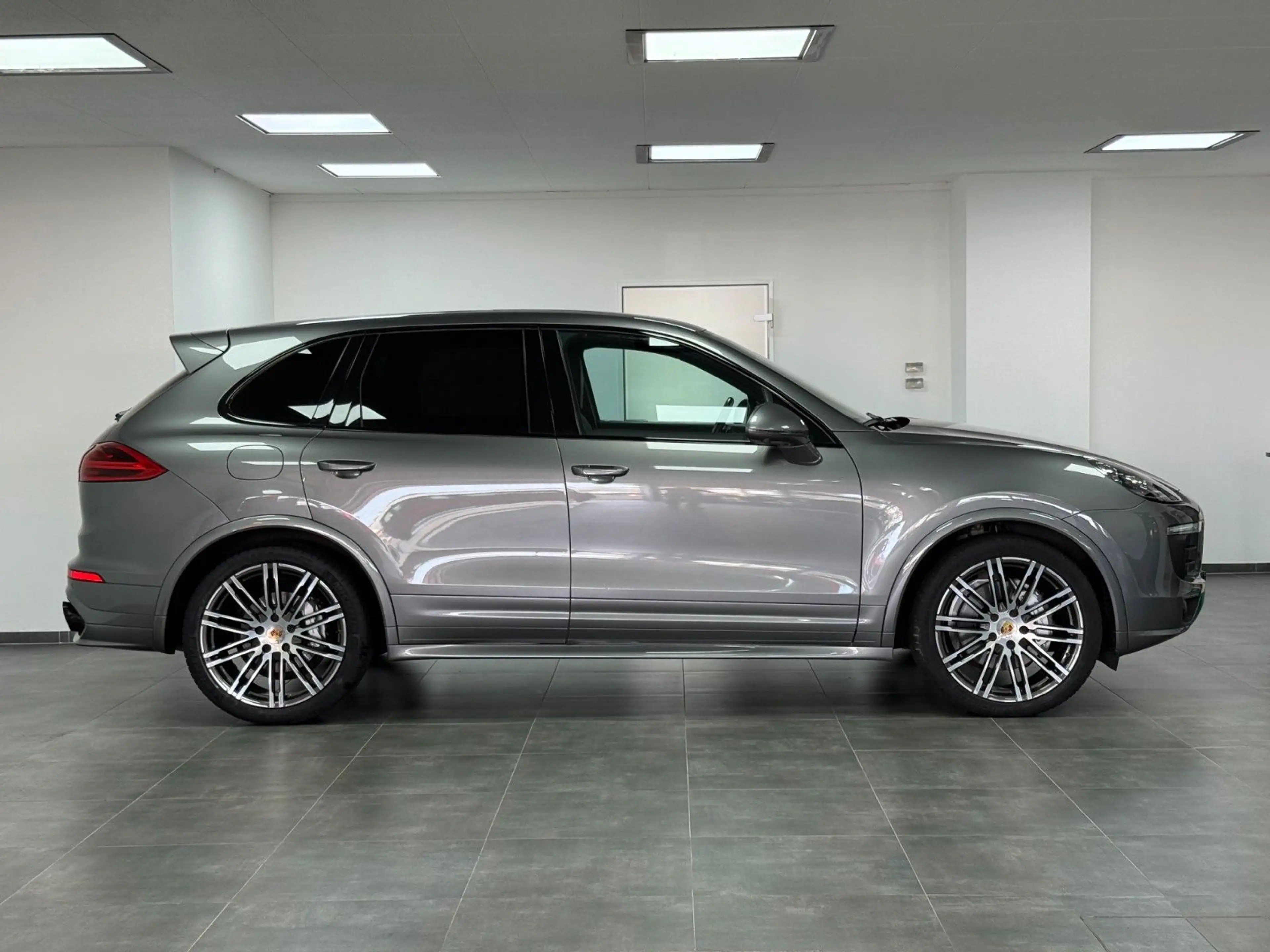 Porsche Cayenne S Diesel — photo 3