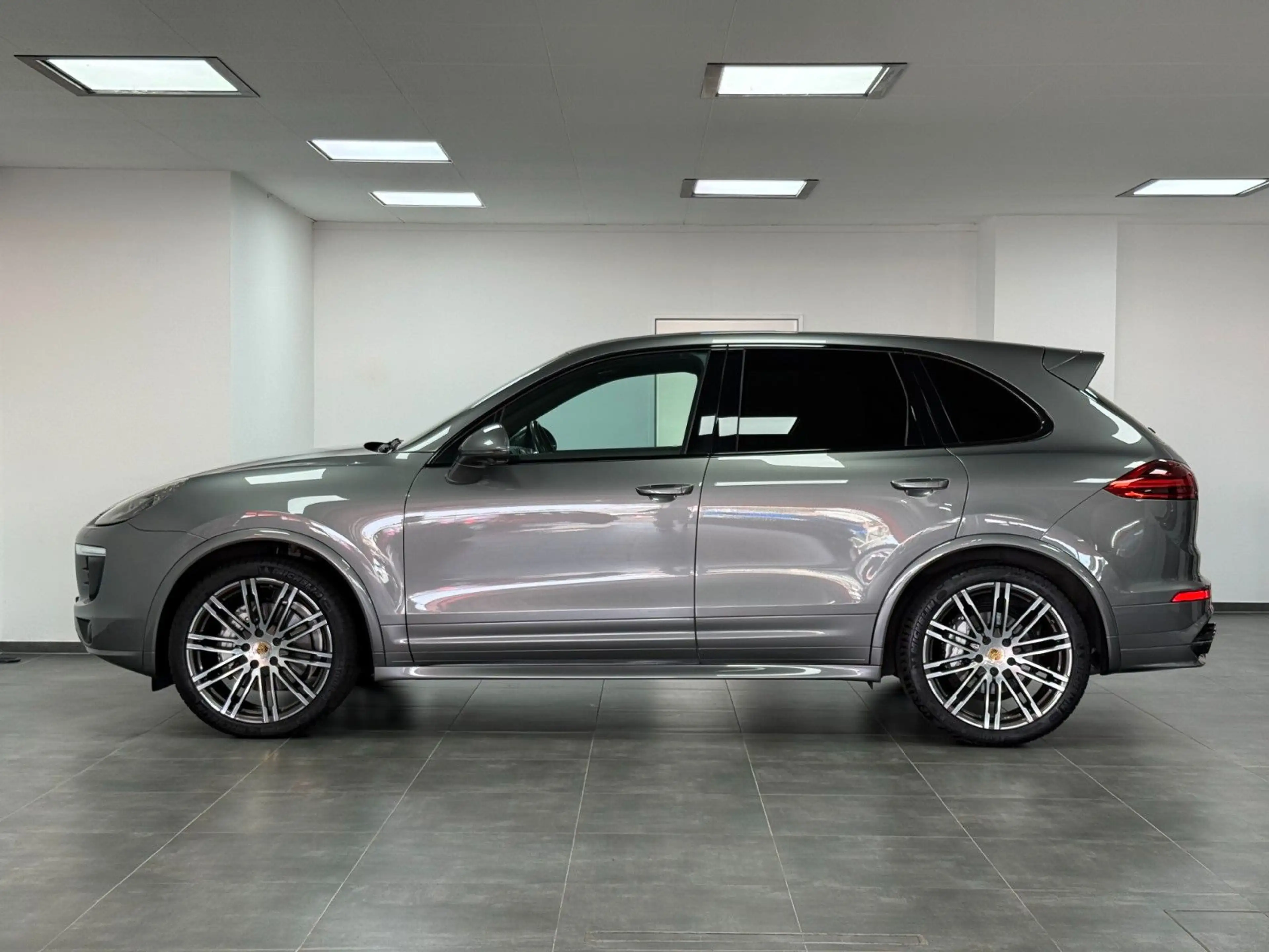 Porsche Cayenne S Diesel — photo 4