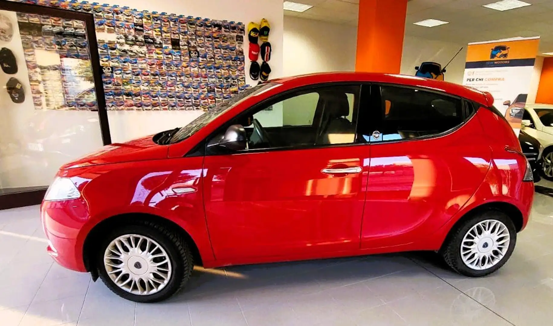 Lancia Ypsilon Ypsilon III-1.2 Platinum Gpl 69cv-16 valvole Rood - 2