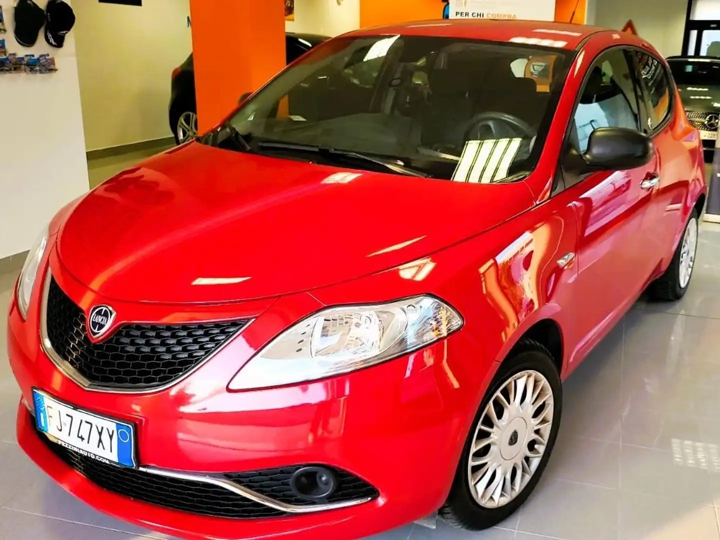 Lancia Ypsilon Ypsilon III-1.2 Platinum Gpl 69cv-16 valvole Rood - 1