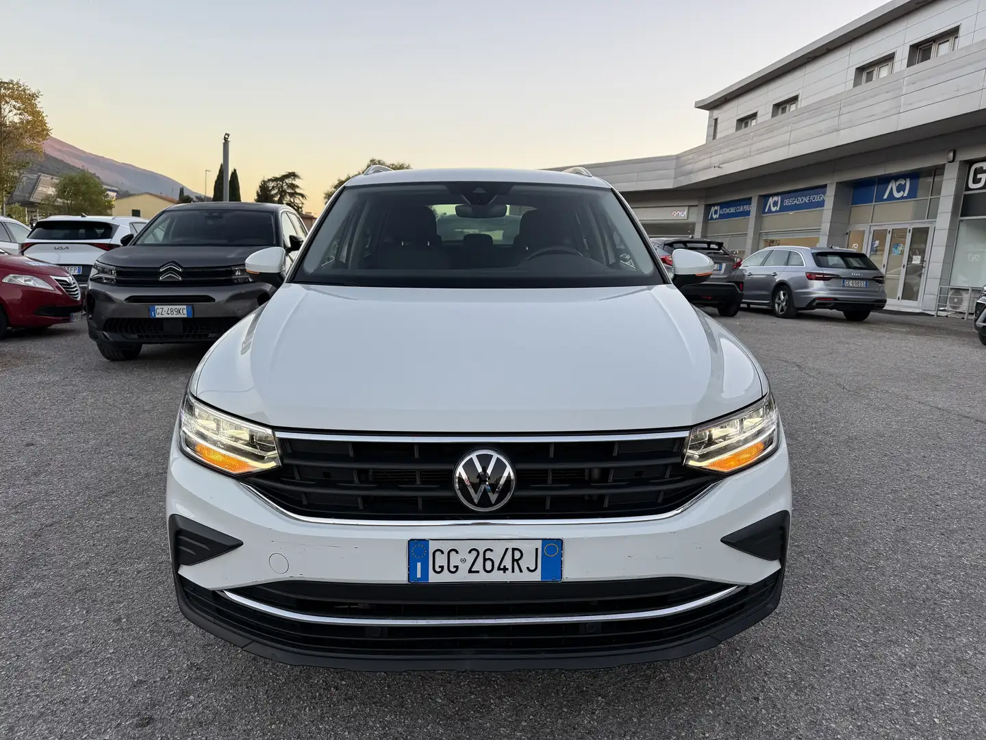 Volkswagen Tiguan Tiguan II 2021 2.0 tdi Life 150cv dsg Bianco - 1