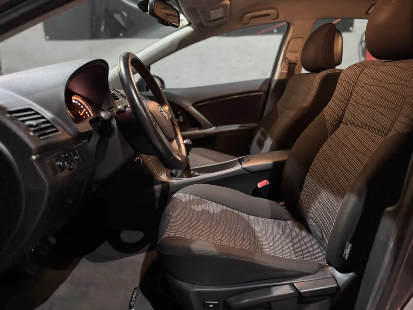 Toyota Avensis 2.0D-4D Active Gris - 2