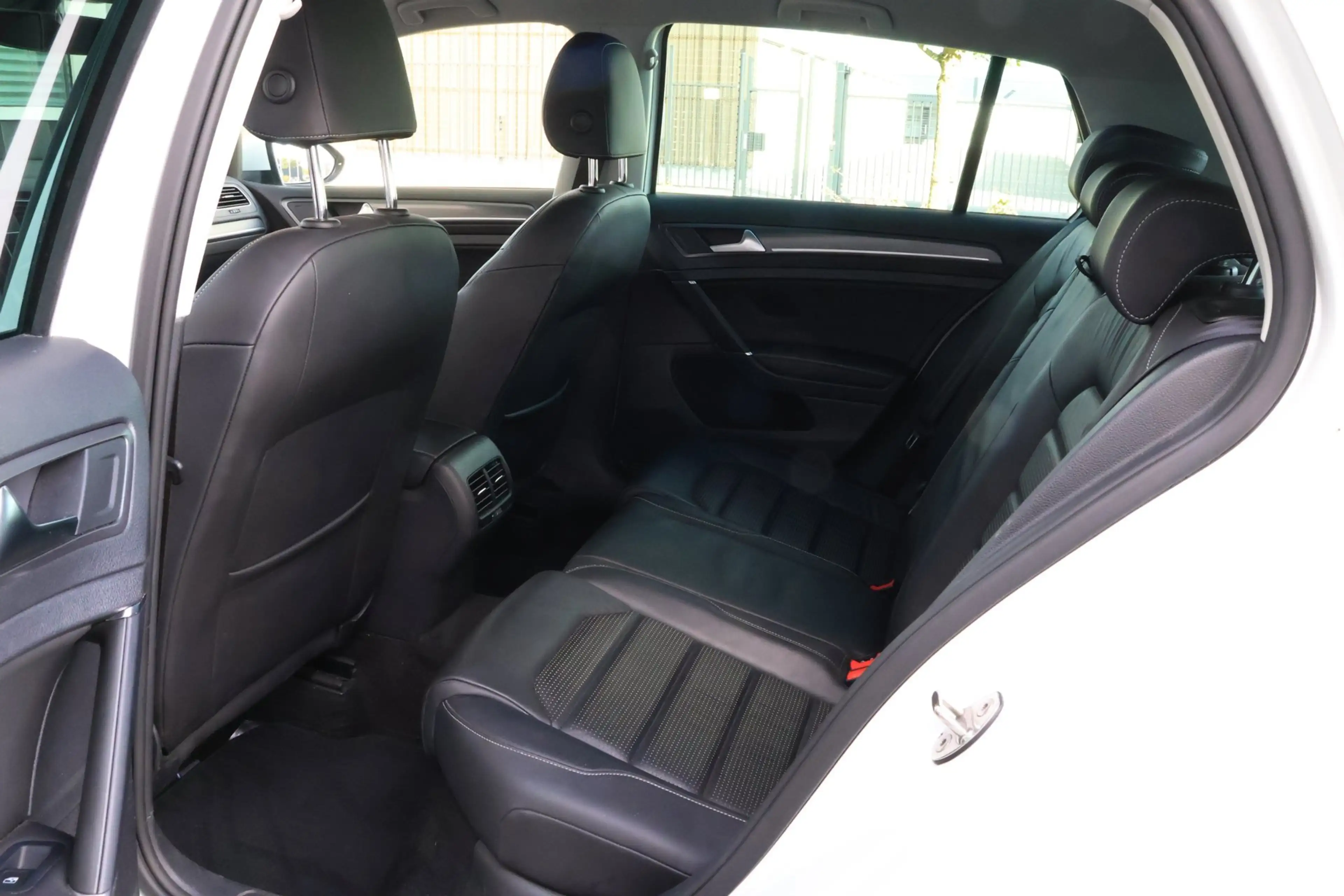 Volkswagen e-Golf E-Golf | DIGI DASH|LEDER|WARMTEPOMP|SOH 90 % — photo 15