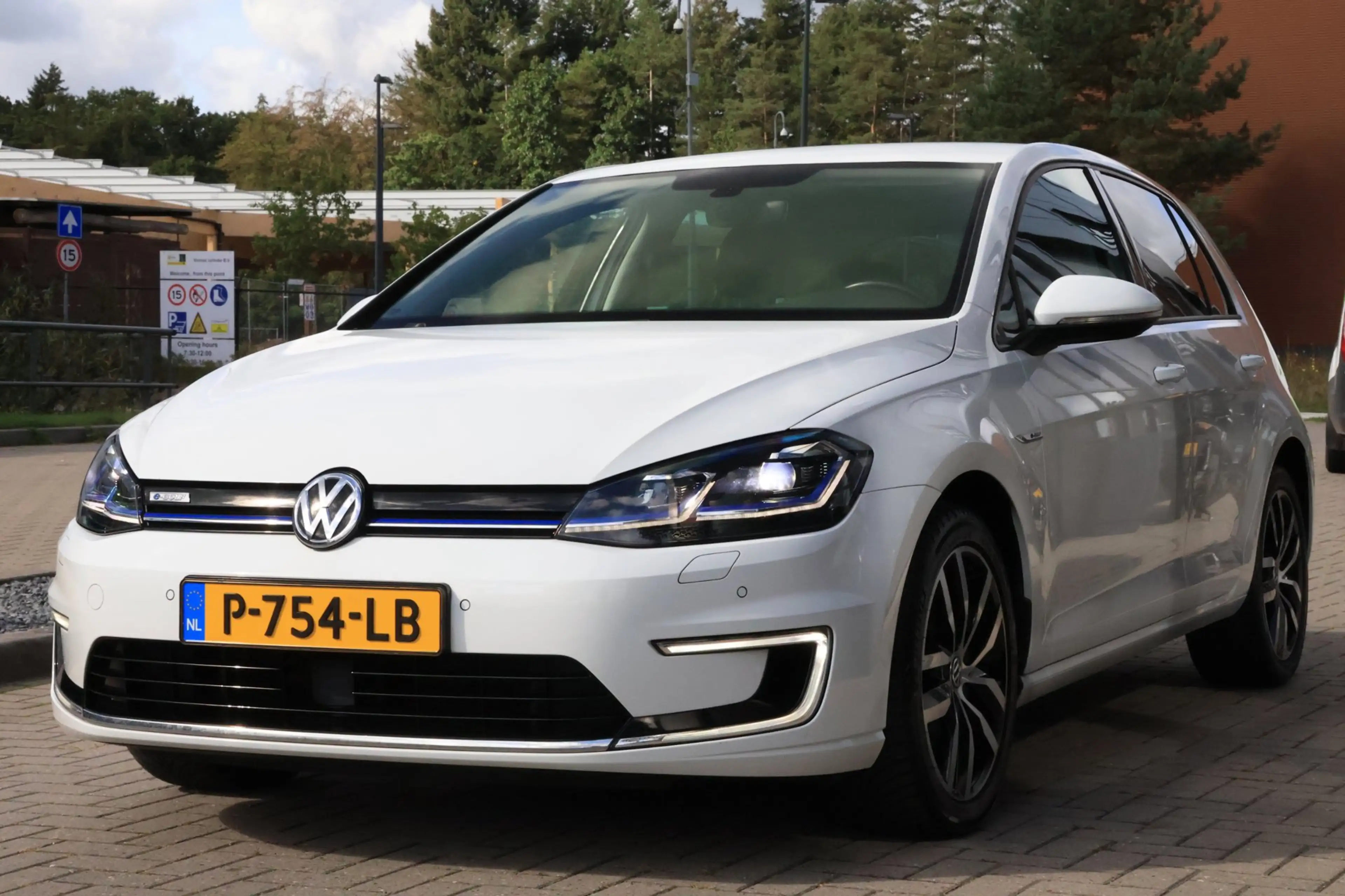 Volkswagen e-Golf E-Golf | DIGI DASH|LEDER|WARMTEPOMP|SOH 90 % — photo 8