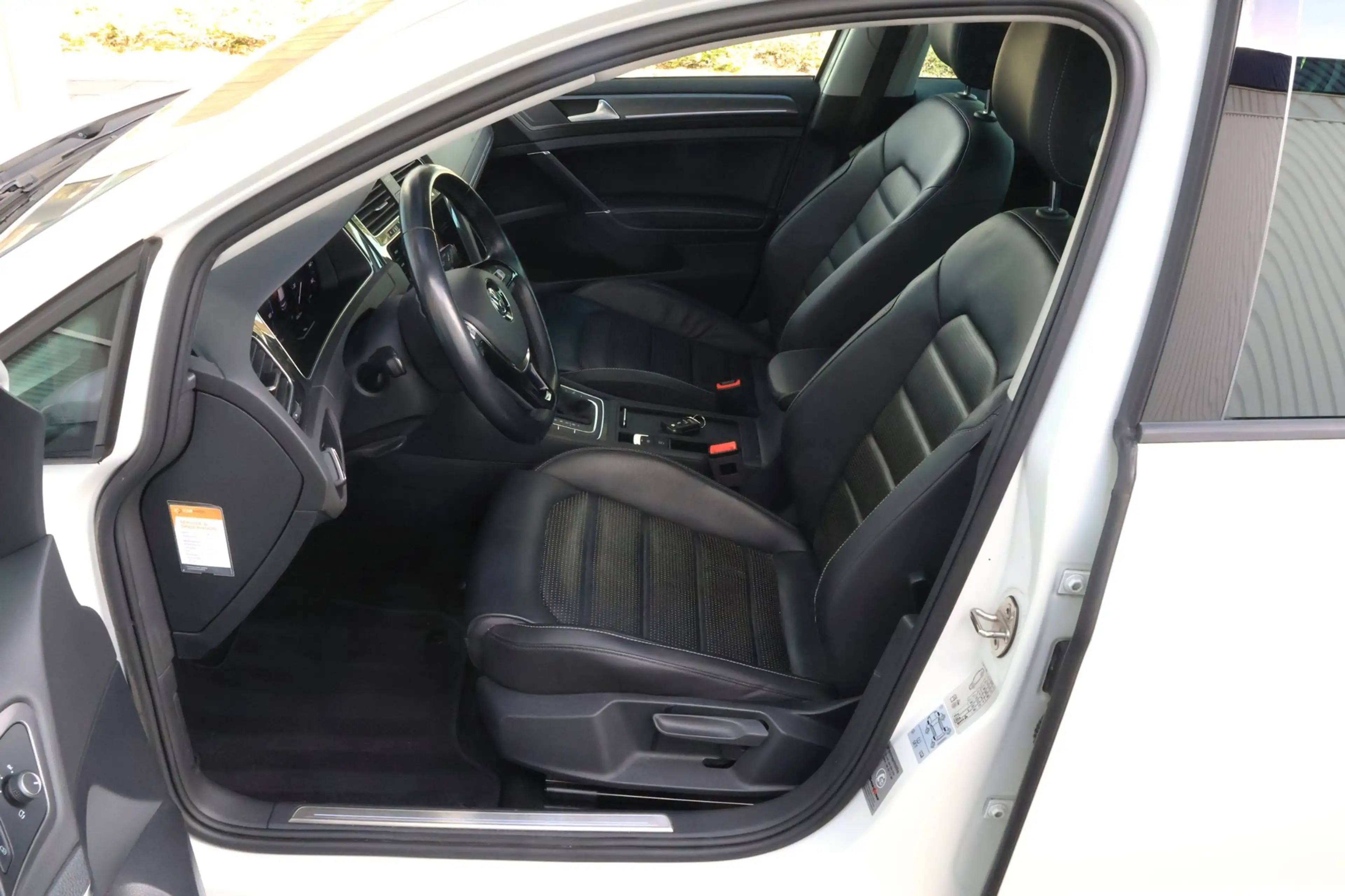 Volkswagen e-Golf E-Golf | DIGI DASH|LEDER|WARMTEPOMP|SOH 90 % — photo 14