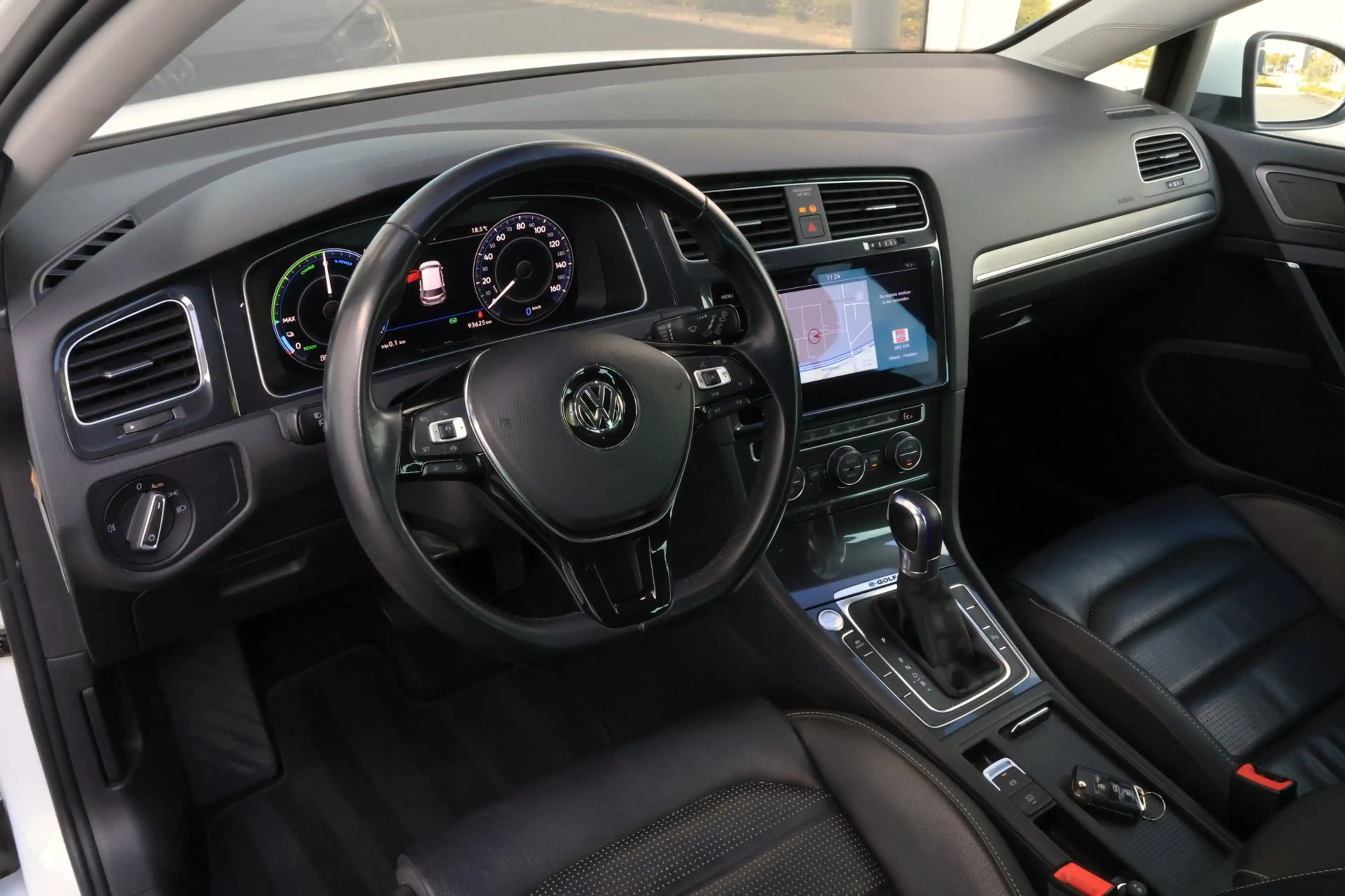 Volkswagen e-Golf E-Golf | DIGI DASH|LEDER|WARMTEPOMP|SOH 90 % — photo 2