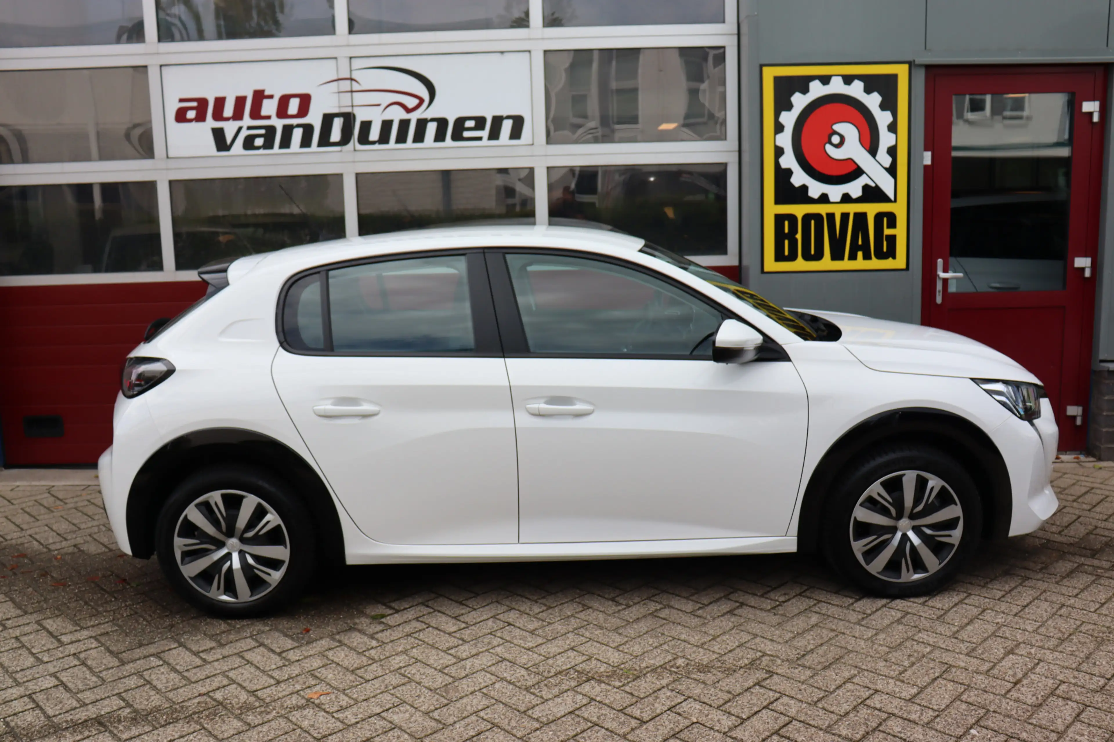Peugeot e-208 EV Active 50 kWh O.a.: Clima, Navi, Cruise, Carpla — photo 2