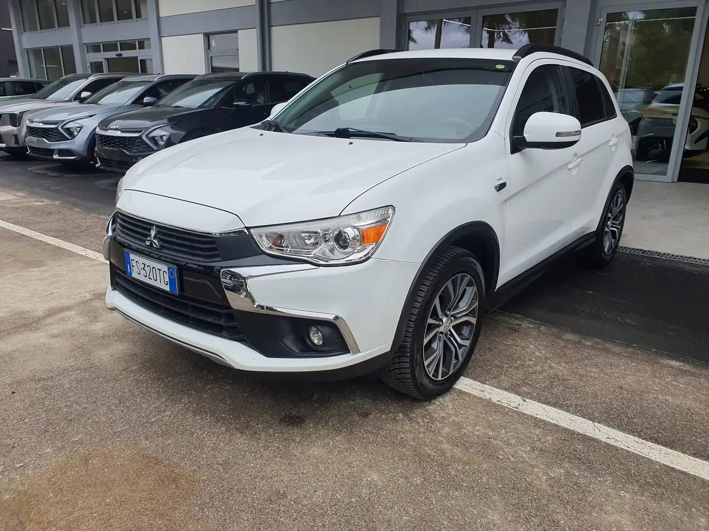 Mitsubishi ASX 1.6 DI-D 114 CV 4WD autocarro Bianco - 1