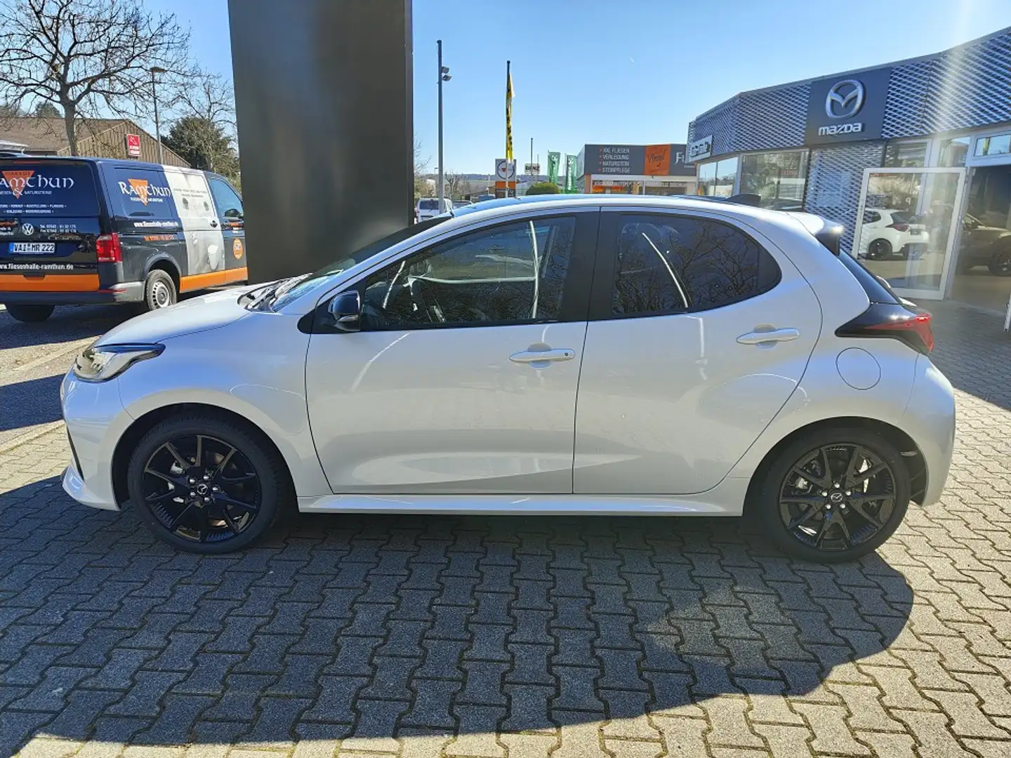 Mazda 2 Hybrid 1.5L Hybrid VVT-i CVT FWD Homura Wit - 2