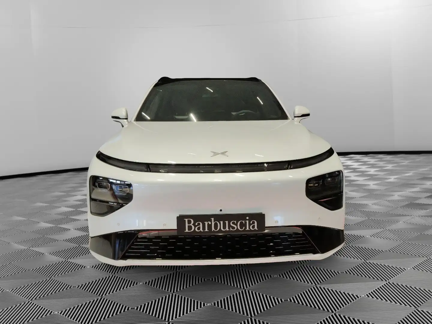 Xpeng G9 RWD Standard Range Argento - 2