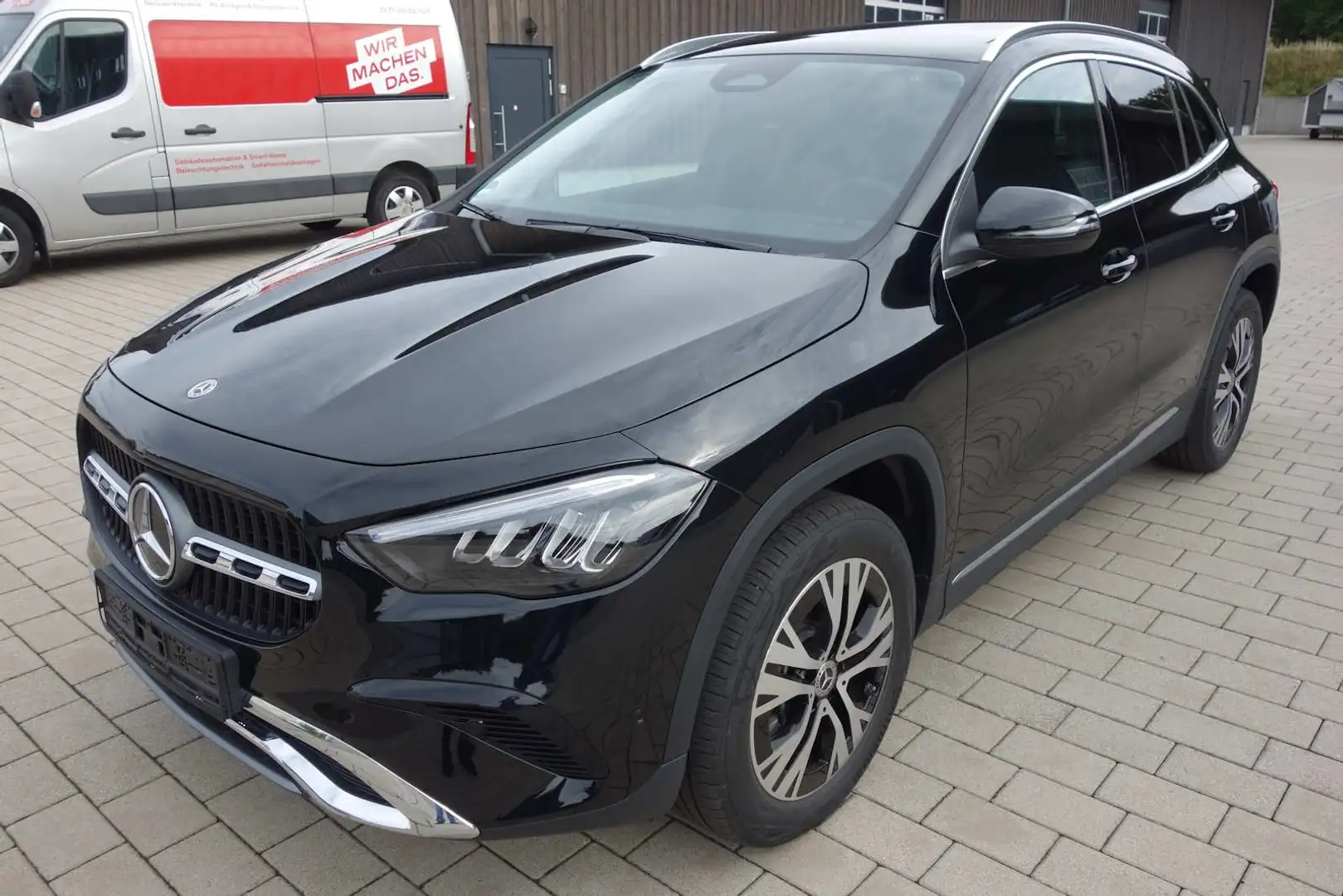 Mercedes-Benz GLA 250 4MATIC Progressive Advanced, PANO-DACH Schwarz - 2