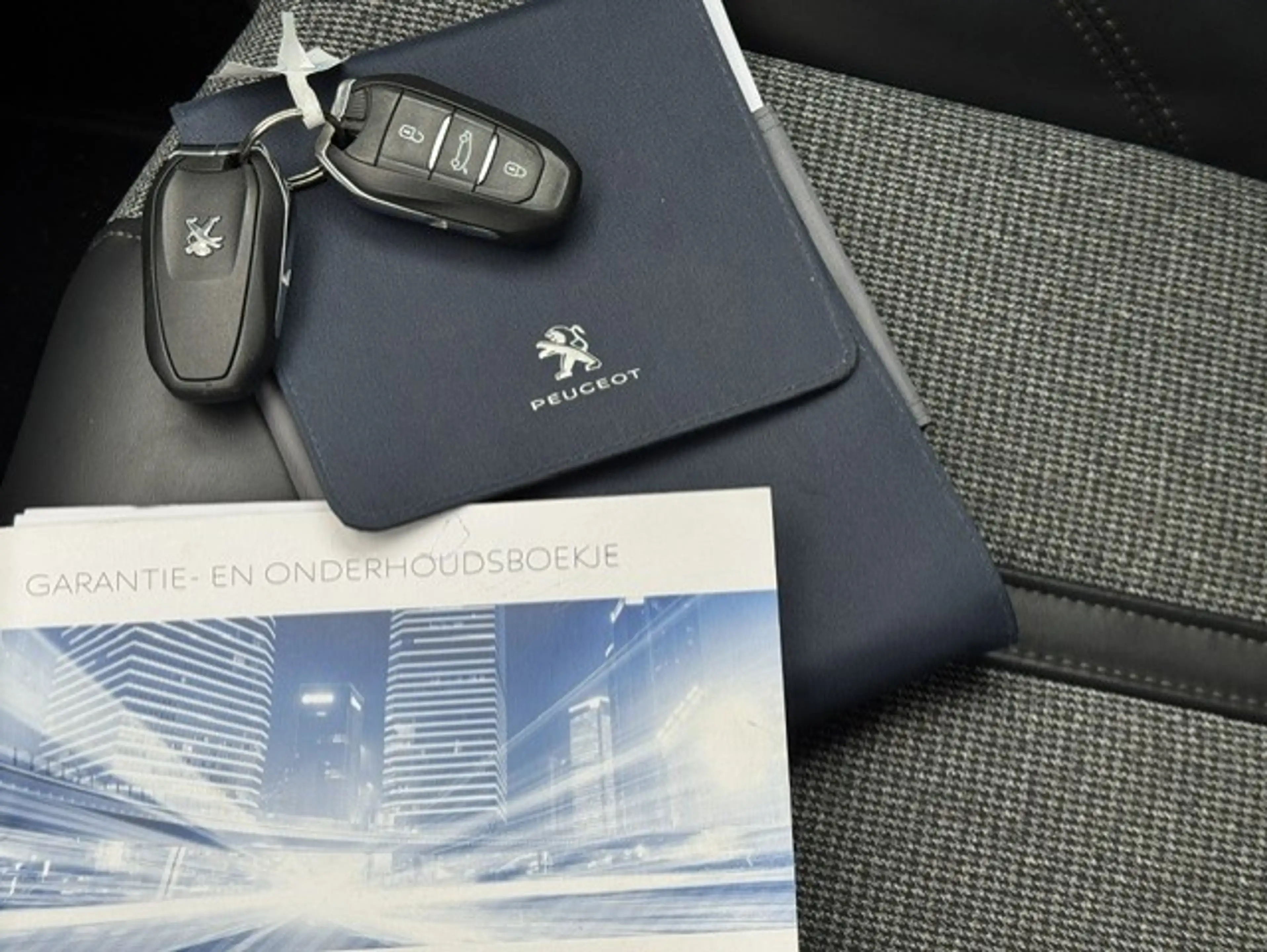 Peugeot 3008 1.6 e-Premium -Automaat- Trekhaak- 360°-Keyless — photo 22