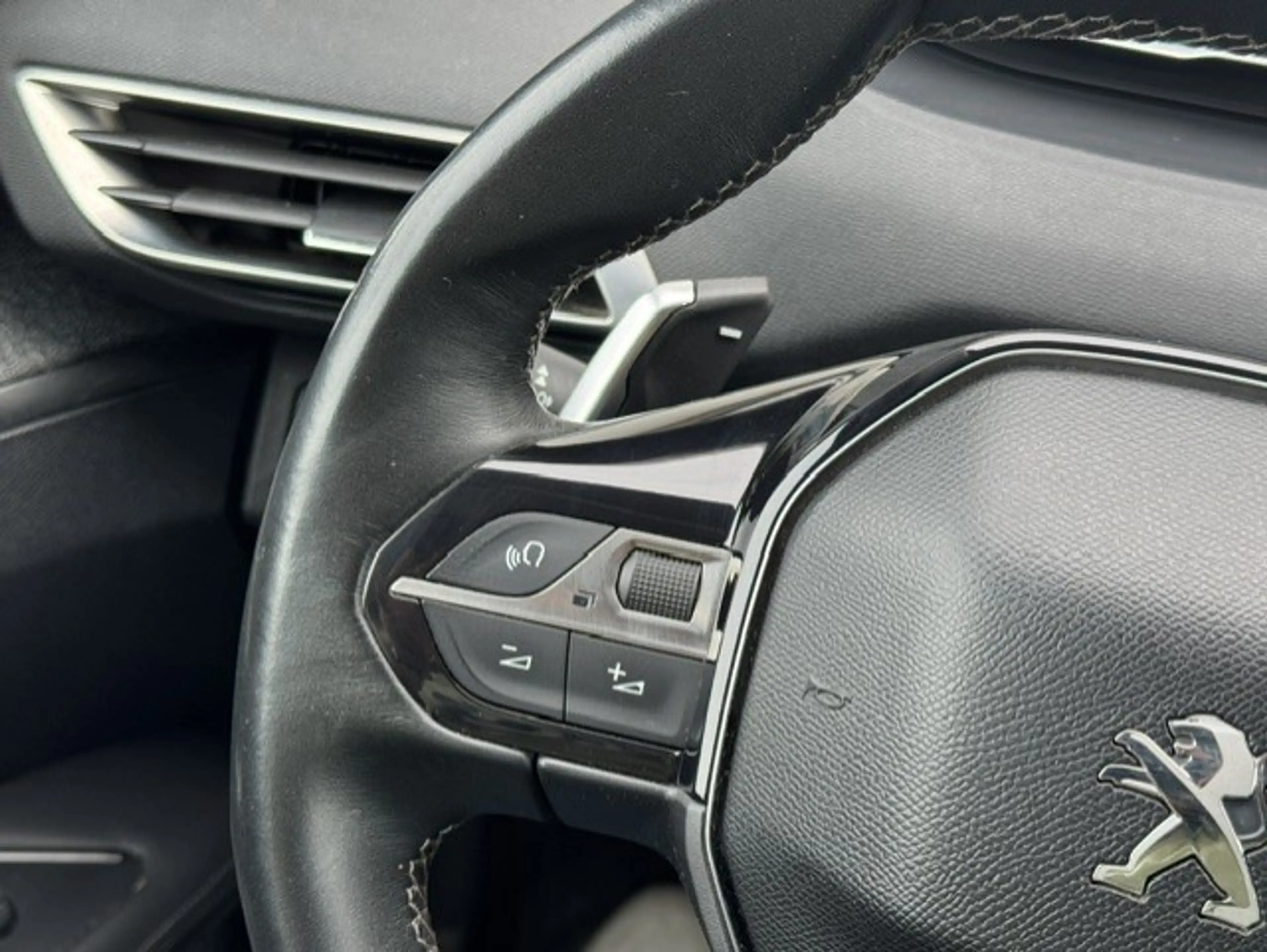 Peugeot 3008 1.6 e-Premium -Automaat- Trekhaak- 360°-Keyless — photo 19