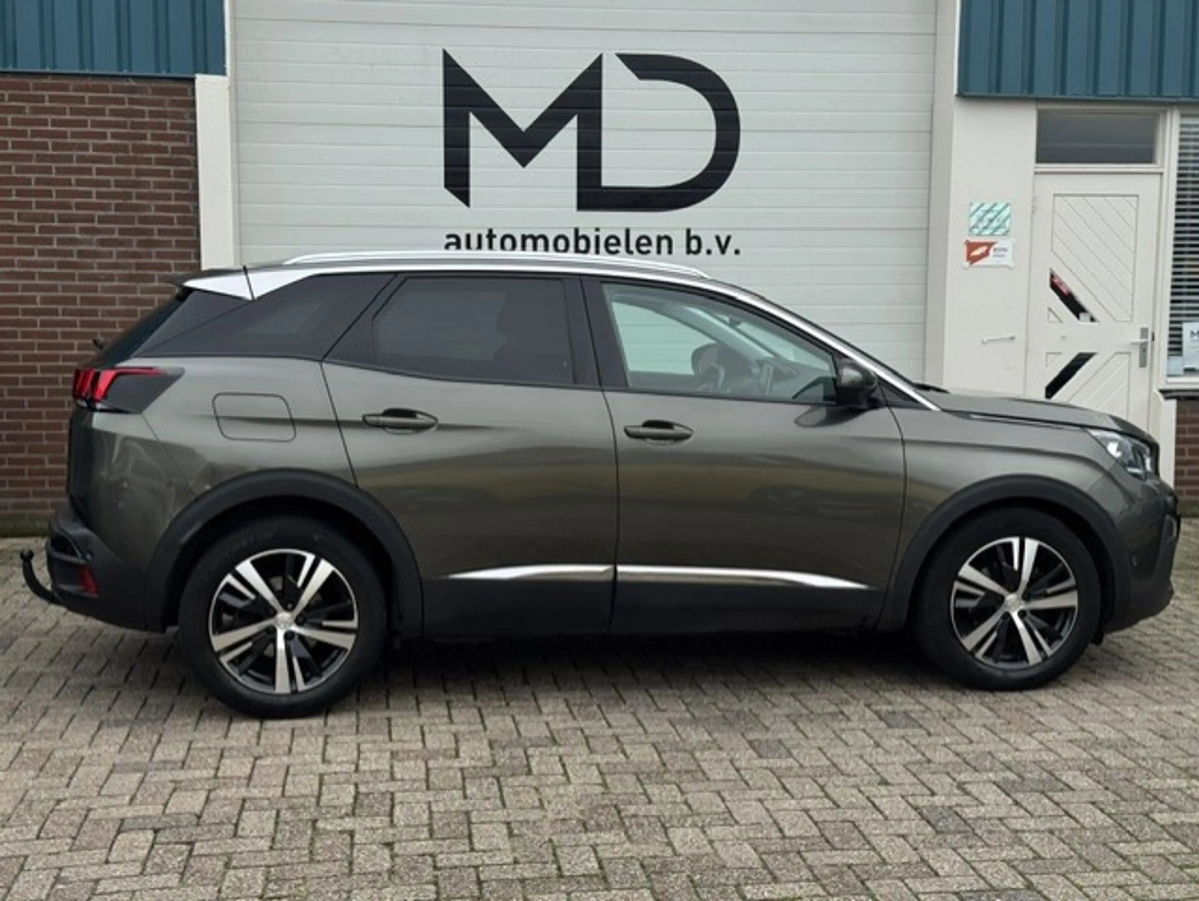 Peugeot 3008 1.6 e-Premium -Automaat- Trekhaak- 360°-Keyless — photo 2