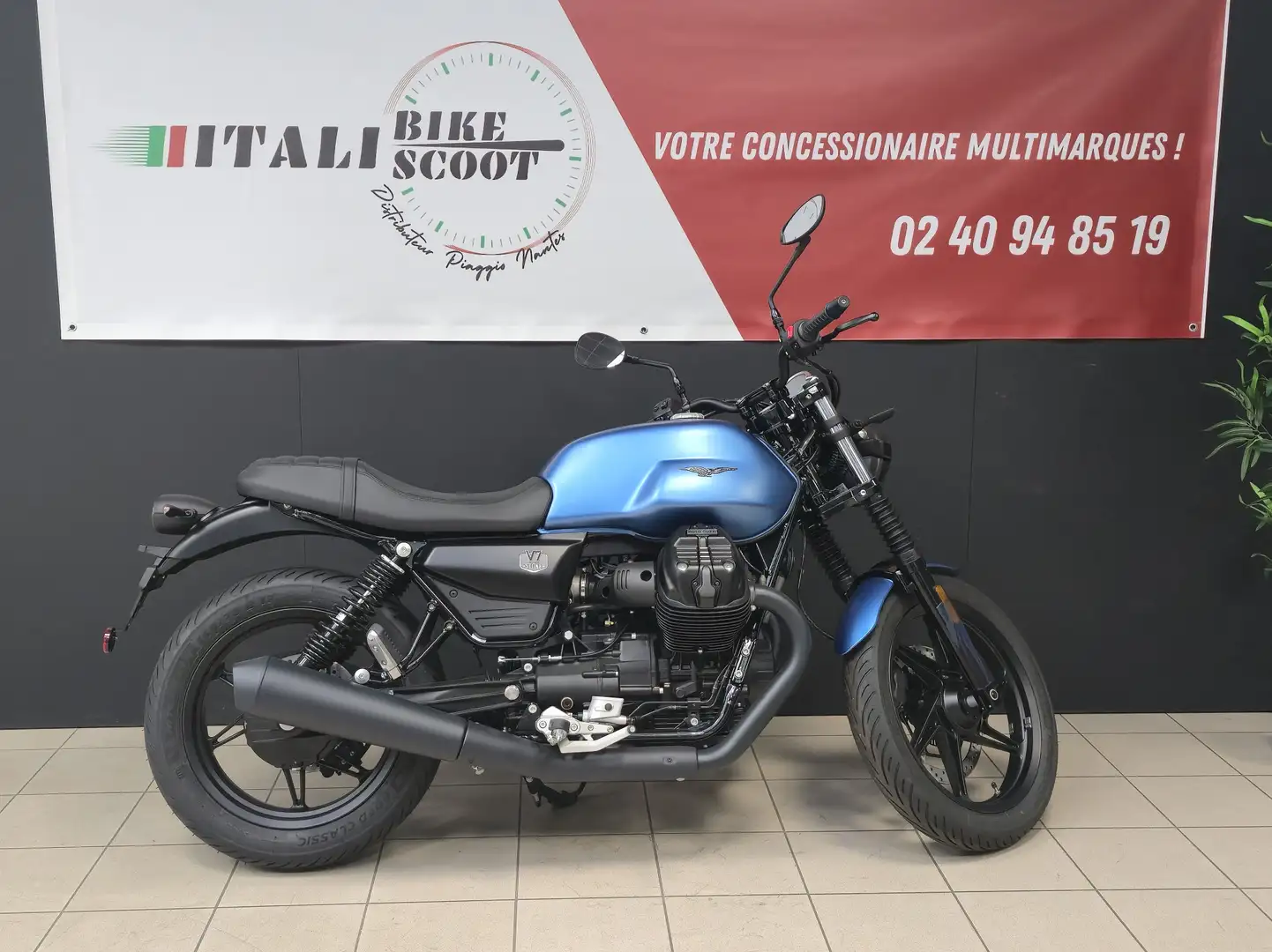 Moto Guzzi V 7 Синій - 1